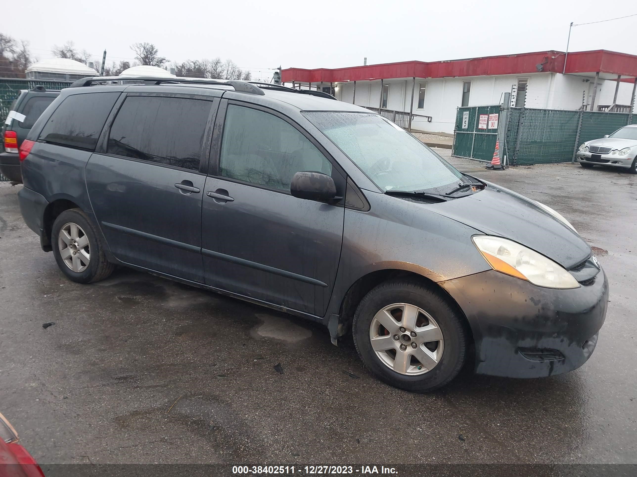 Photo 0 VIN: 5TDZK23C27S070495 - TOYOTA SIENNA 