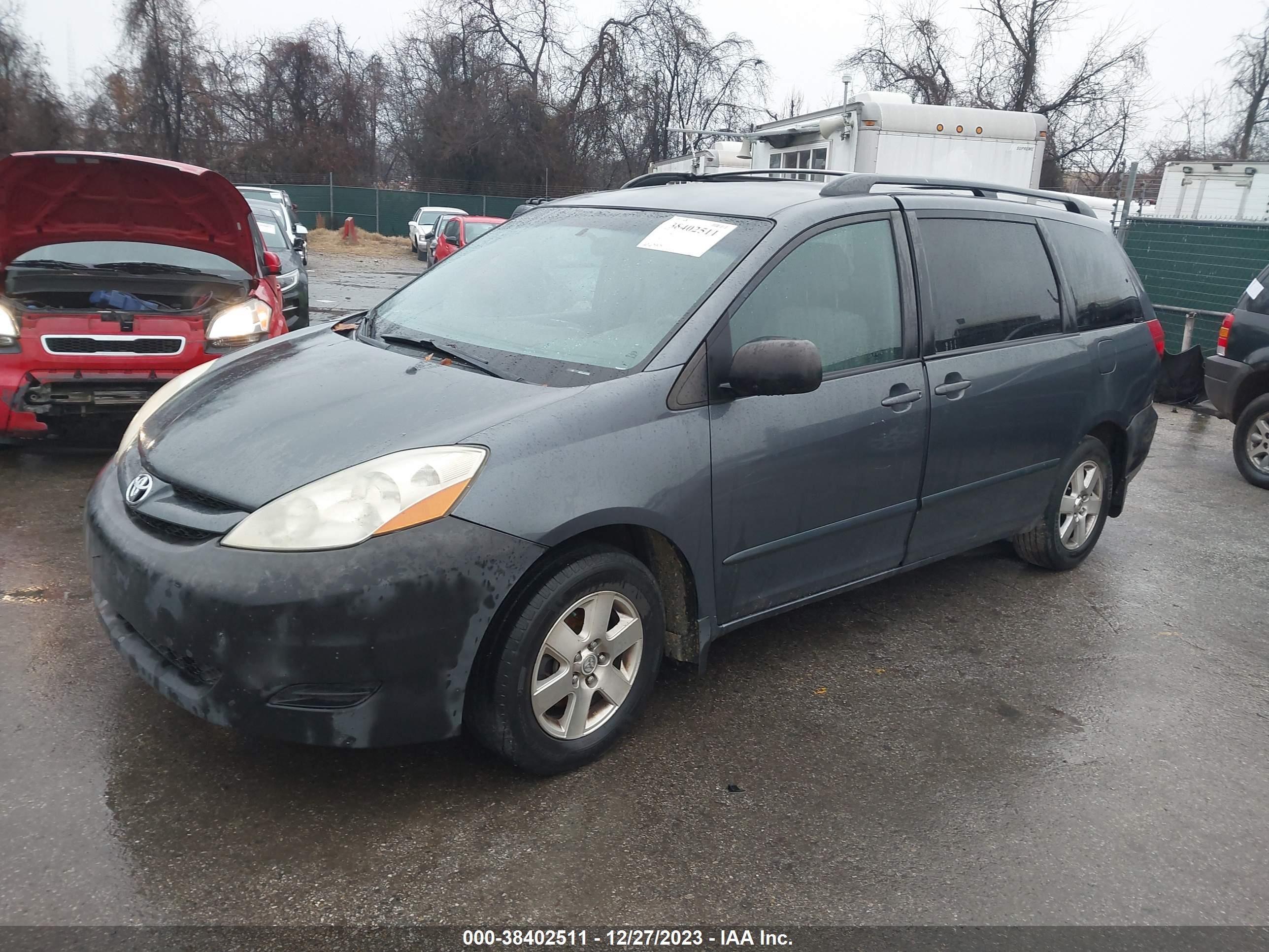 Photo 5 VIN: 5TDZK23C27S070495 - TOYOTA SIENNA 