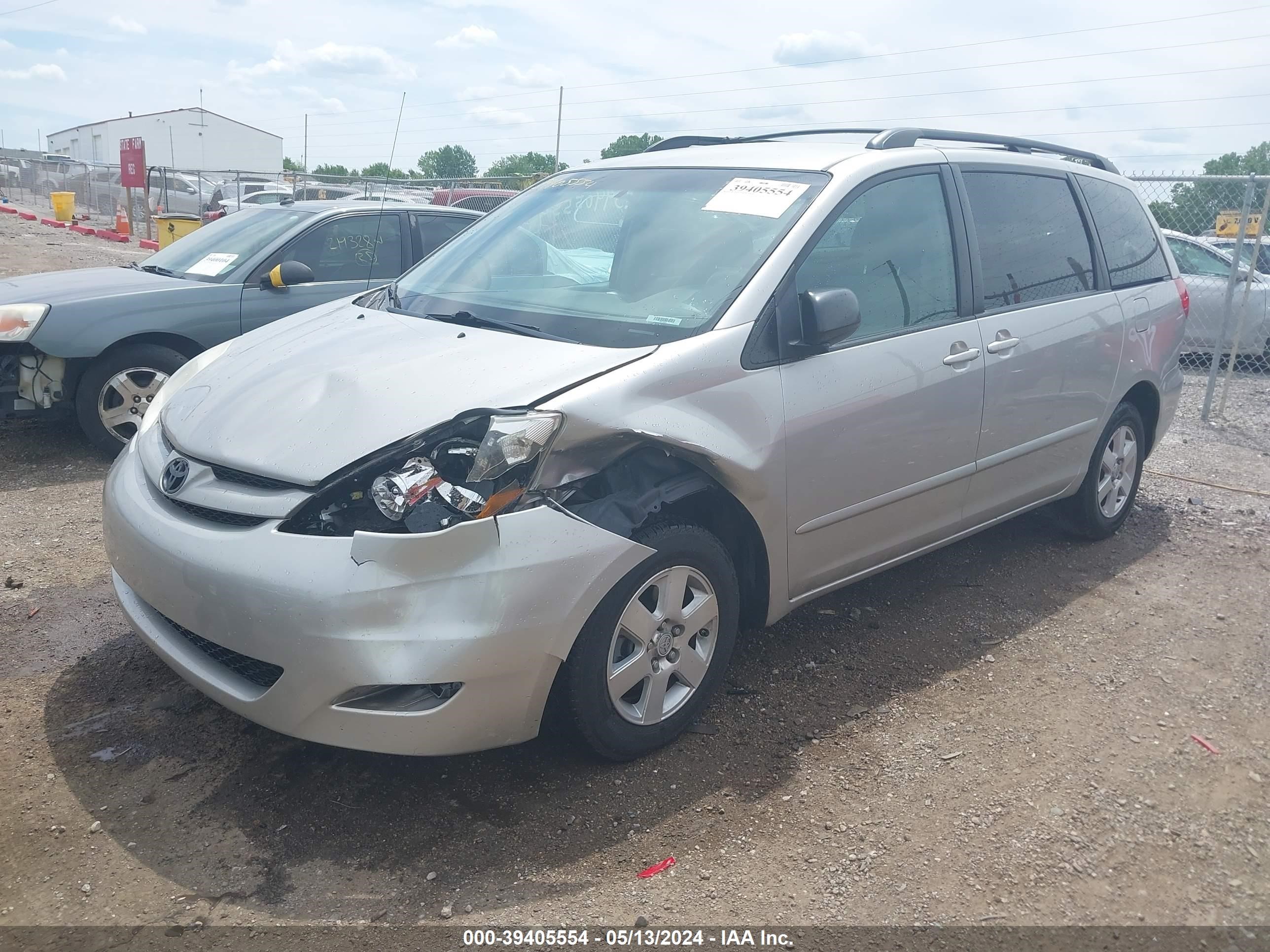 Photo 1 VIN: 5TDZK23C28S125206 - TOYOTA SIENNA 