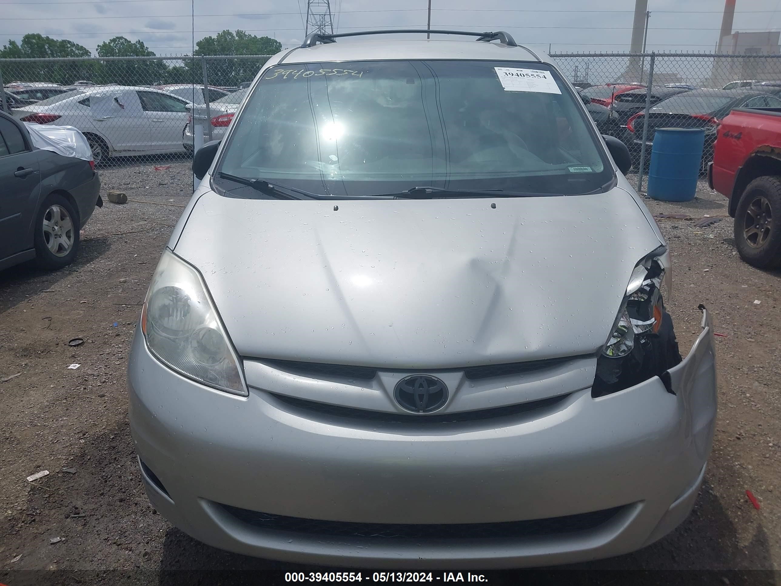 Photo 11 VIN: 5TDZK23C28S125206 - TOYOTA SIENNA 