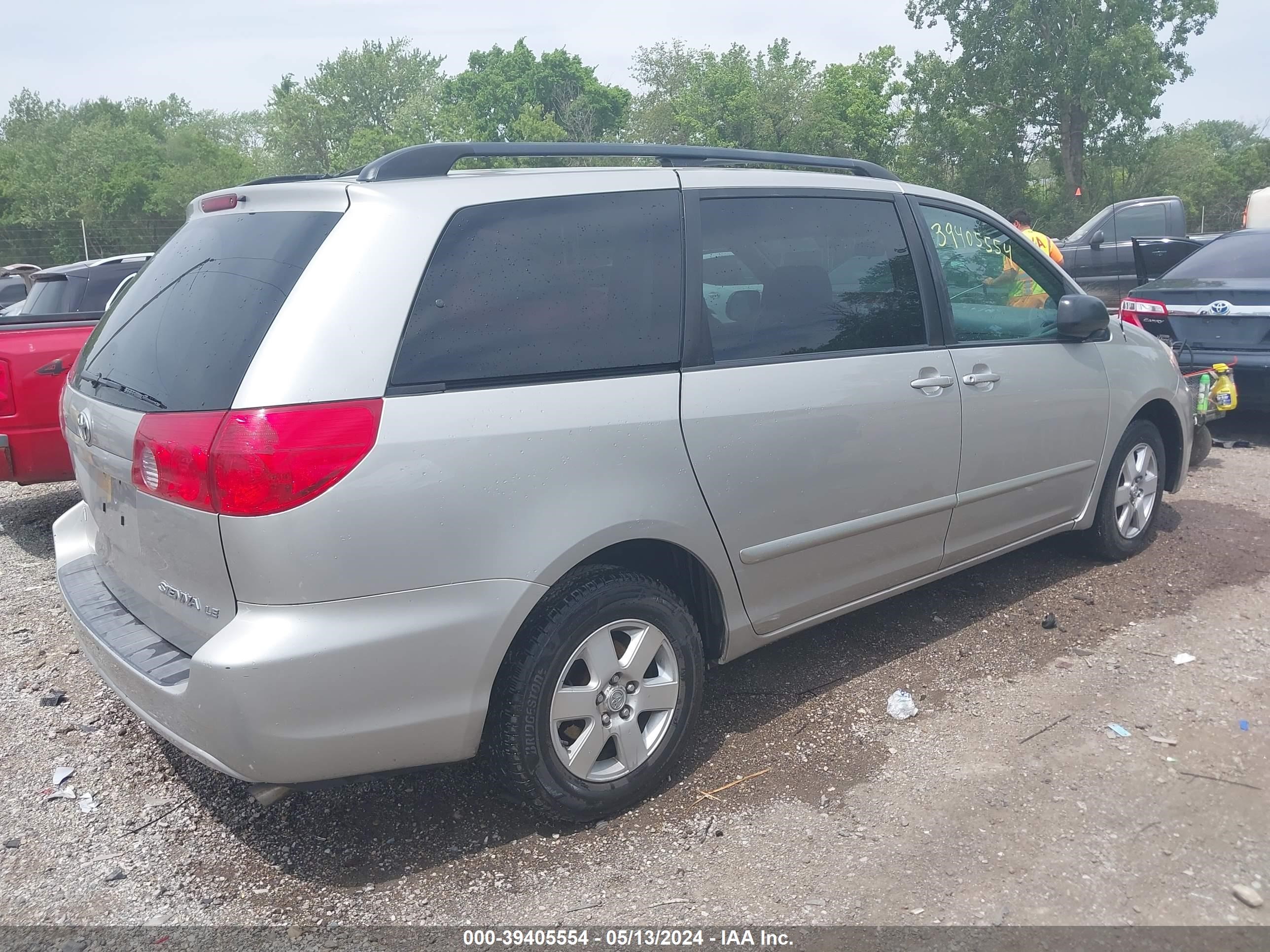 Photo 3 VIN: 5TDZK23C28S125206 - TOYOTA SIENNA 