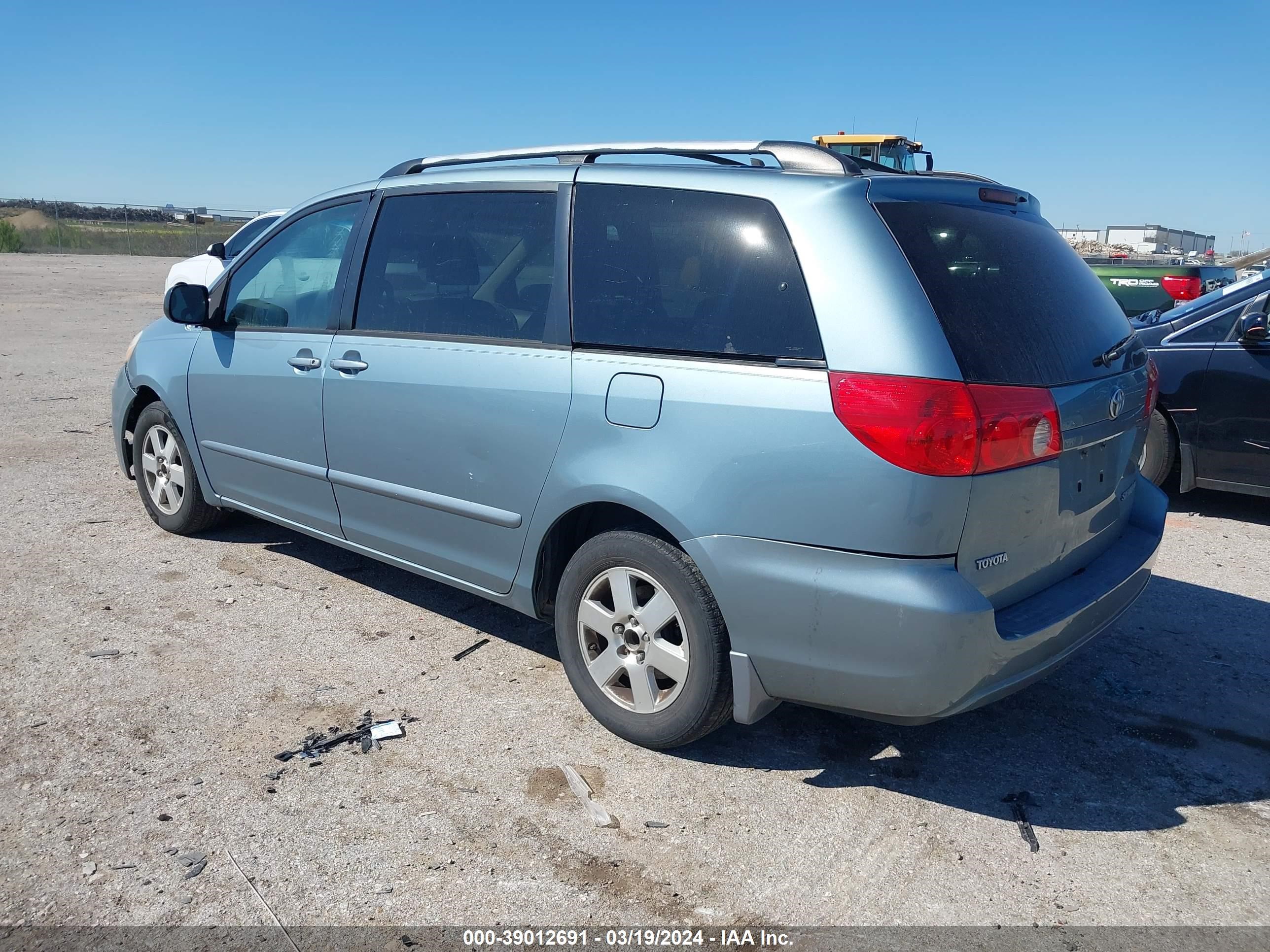 Photo 2 VIN: 5TDZK23C28S143866 - TOYOTA SIENNA 