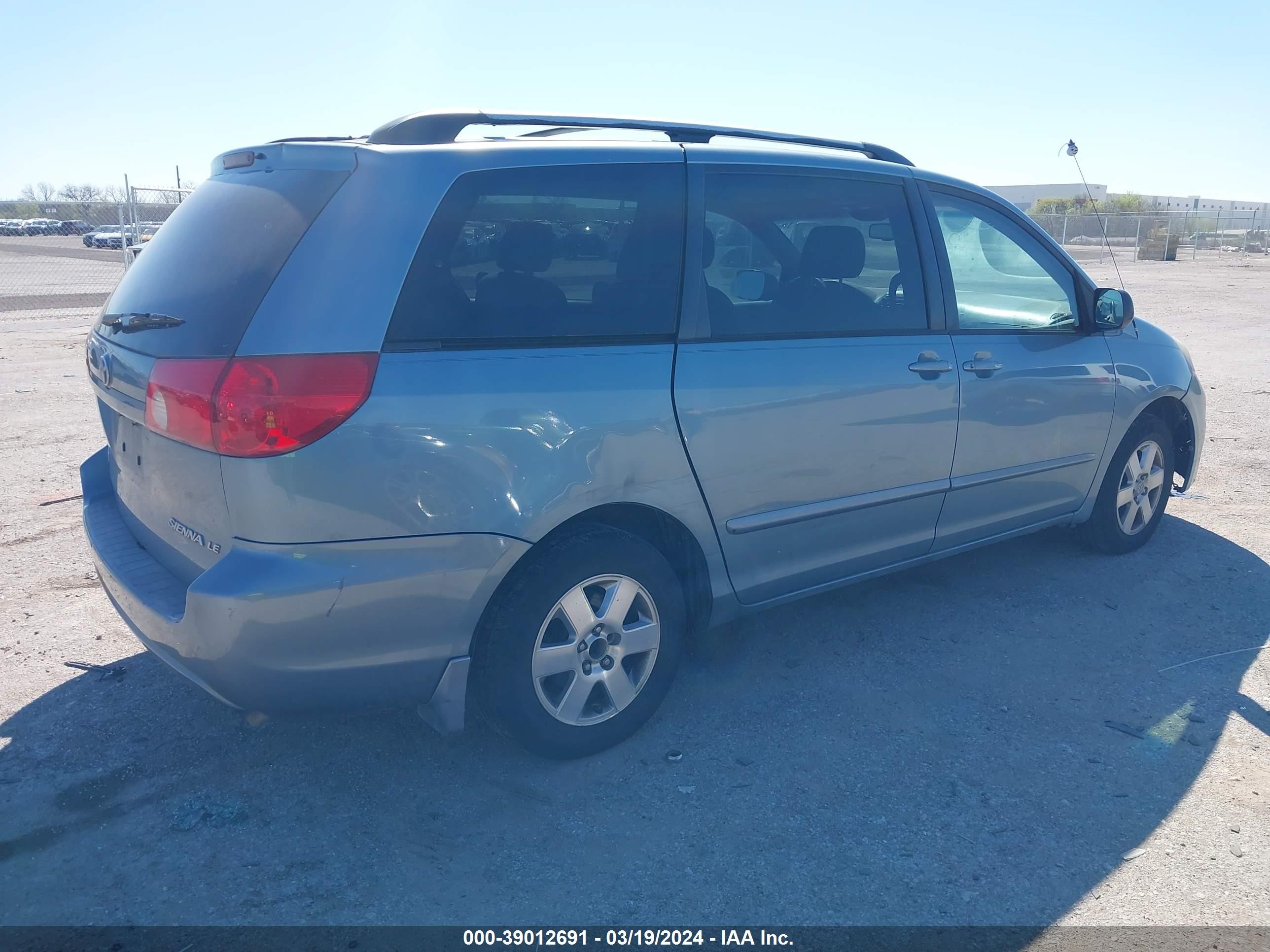 Photo 3 VIN: 5TDZK23C28S143866 - TOYOTA SIENNA 