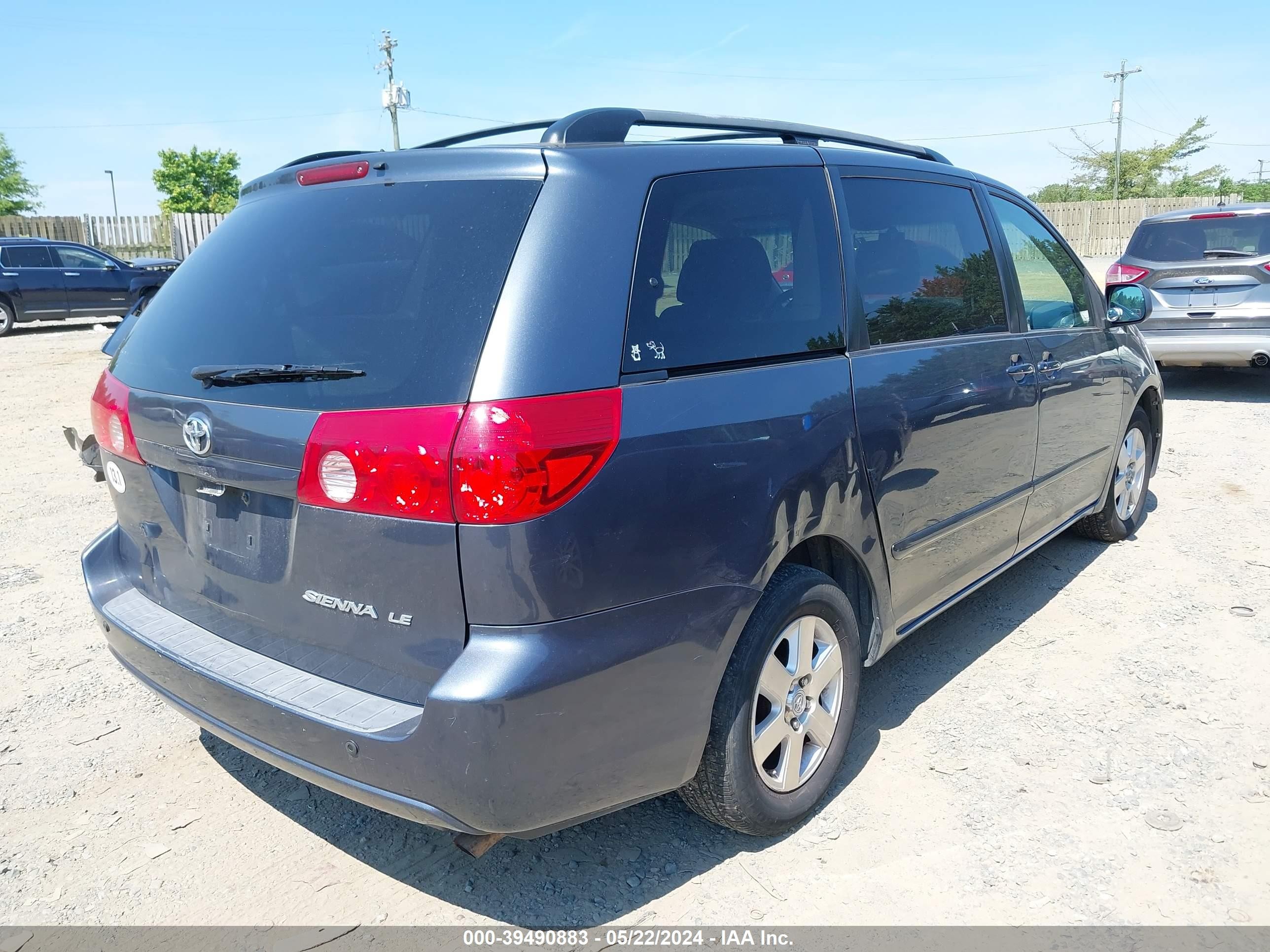 Photo 3 VIN: 5TDZK23C28S156343 - TOYOTA SIENNA 