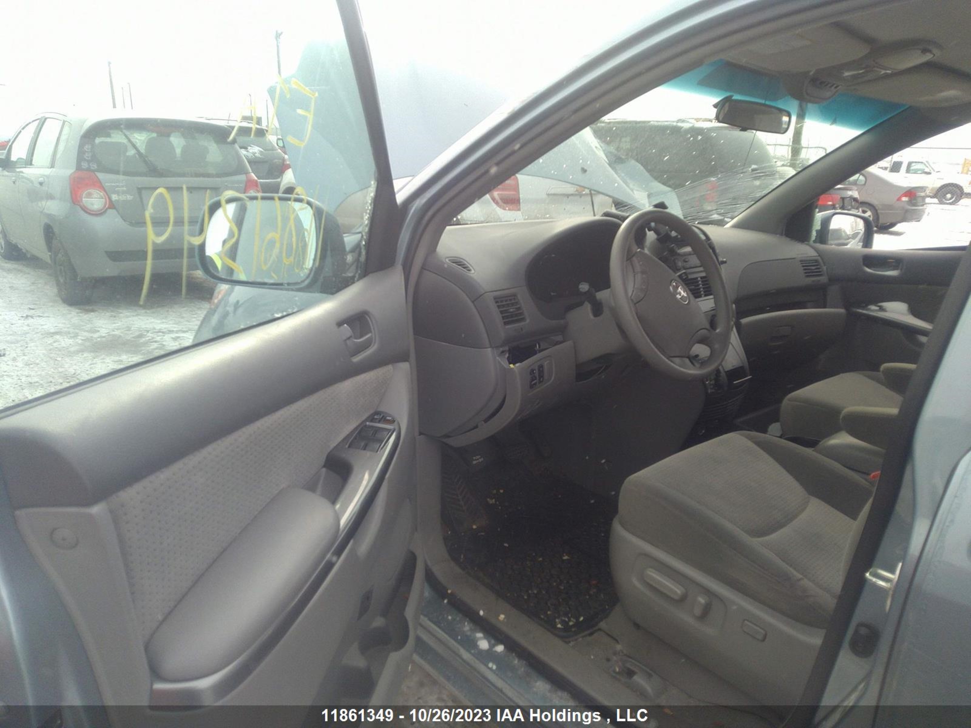 Photo 4 VIN: 5TDZK23C28S159579 - TOYOTA SIENNA 