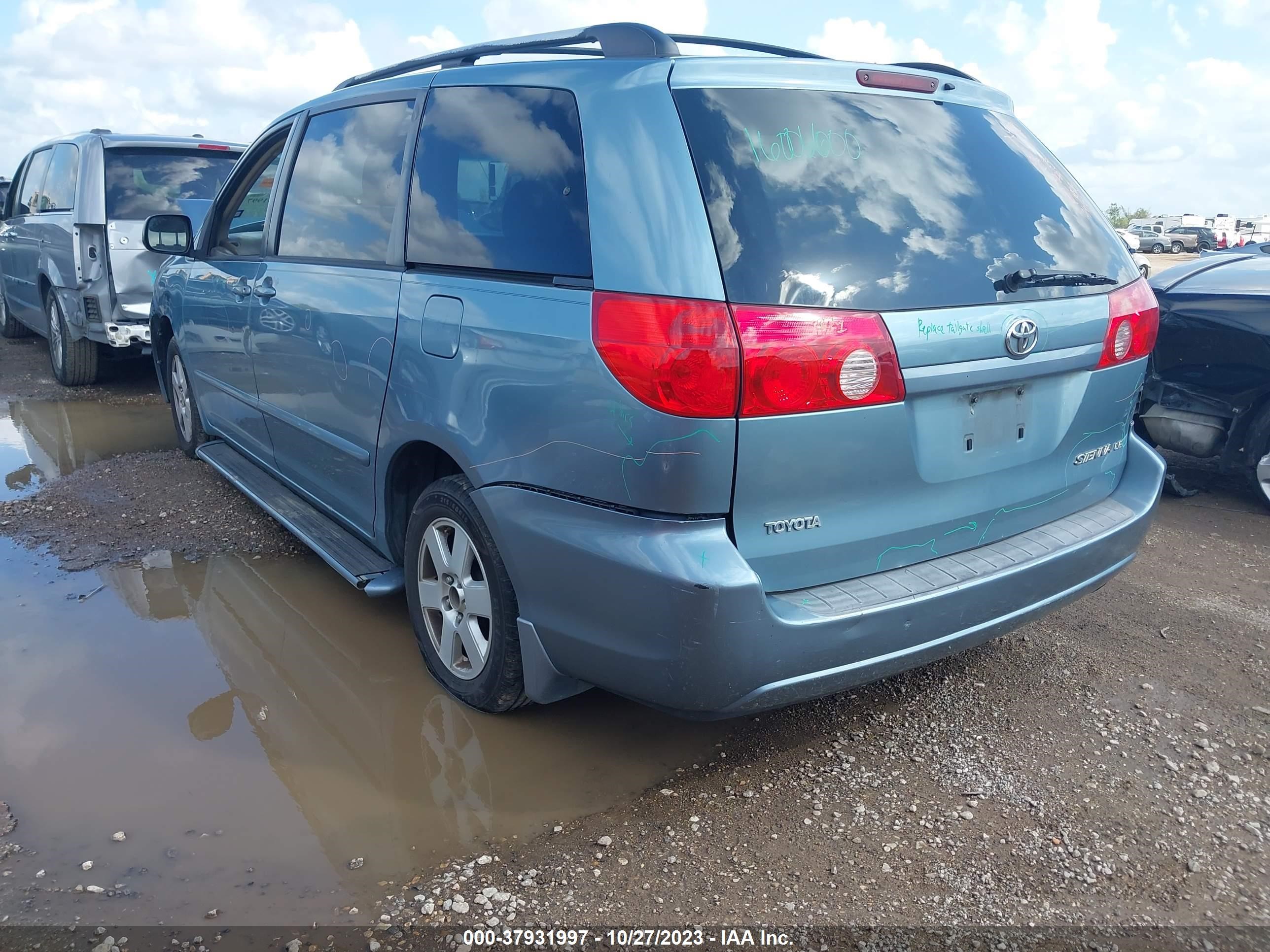 Photo 2 VIN: 5TDZK23C28S167424 - TOYOTA SIENNA 