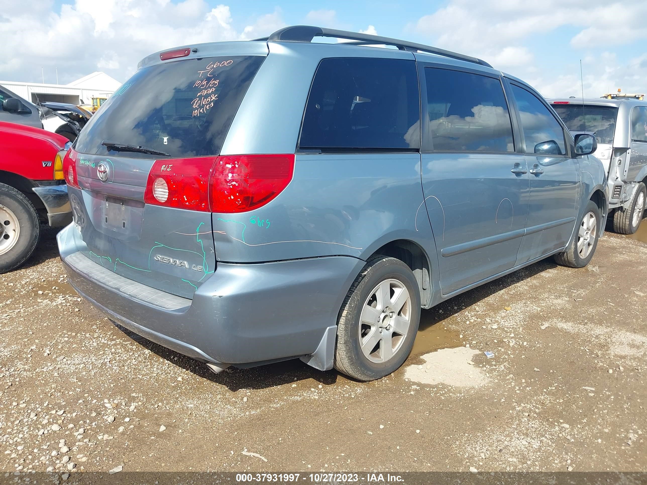 Photo 3 VIN: 5TDZK23C28S167424 - TOYOTA SIENNA 