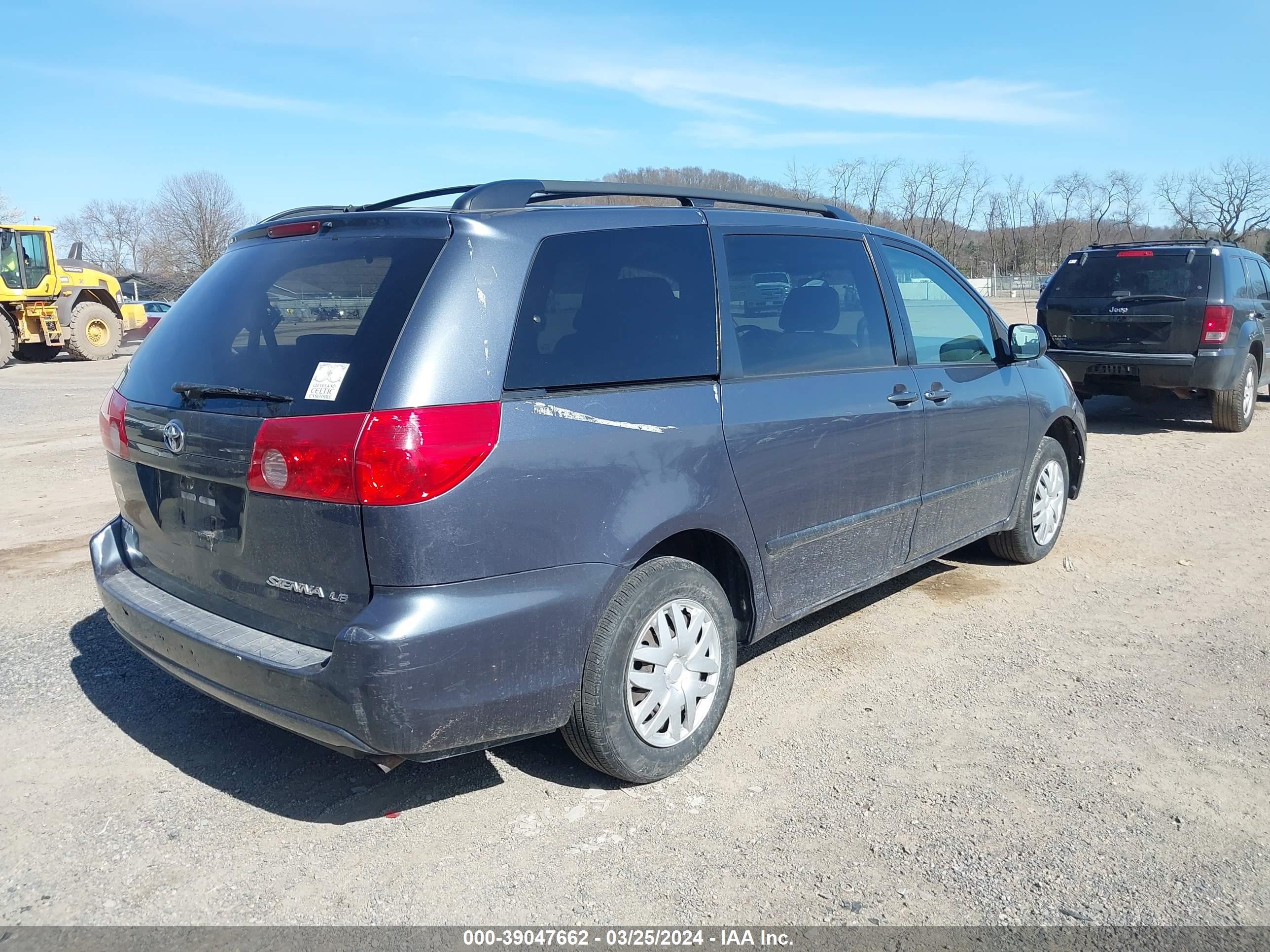 Photo 3 VIN: 5TDZK23C28S187950 - TOYOTA SIENNA 