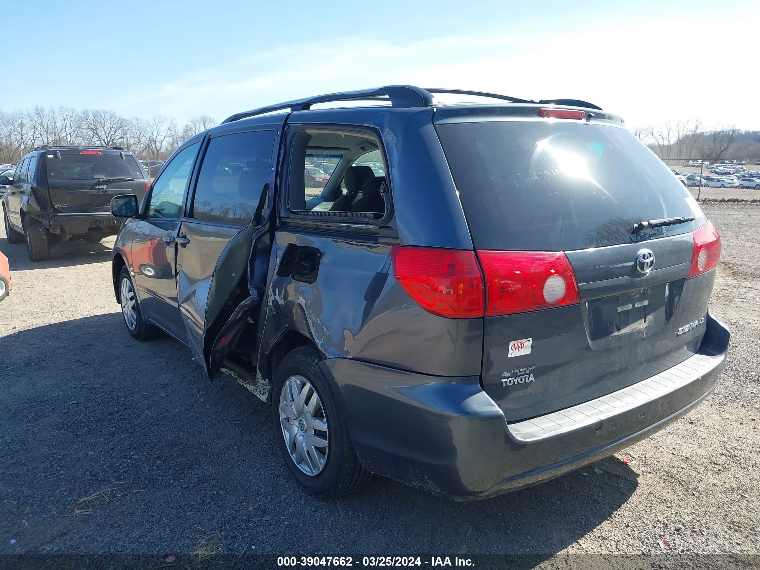 Photo 5 VIN: 5TDZK23C28S187950 - TOYOTA SIENNA 