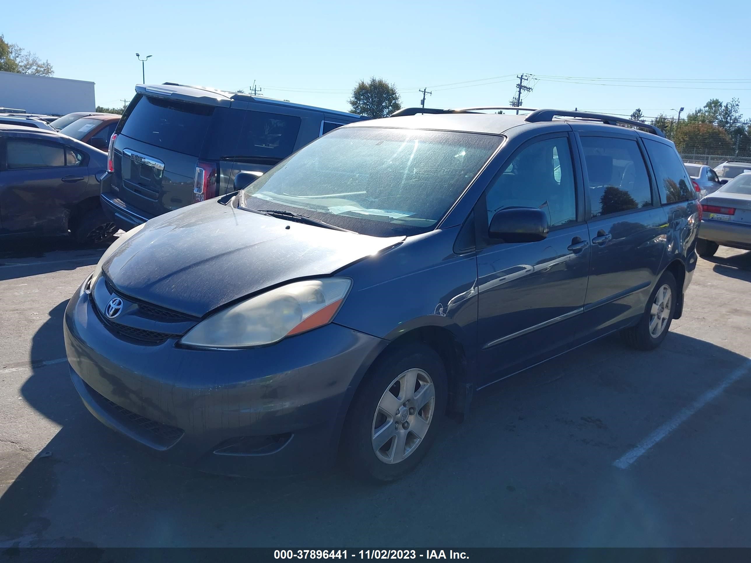 Photo 1 VIN: 5TDZK23C28S207775 - TOYOTA SIENNA 