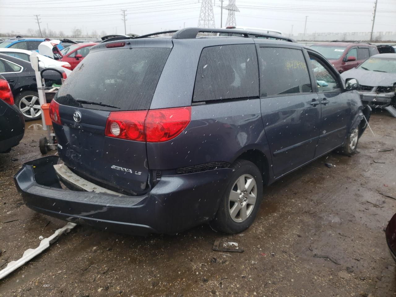 Photo 2 VIN: 5TDZK23C37S056461 - TOYOTA SIENNA 