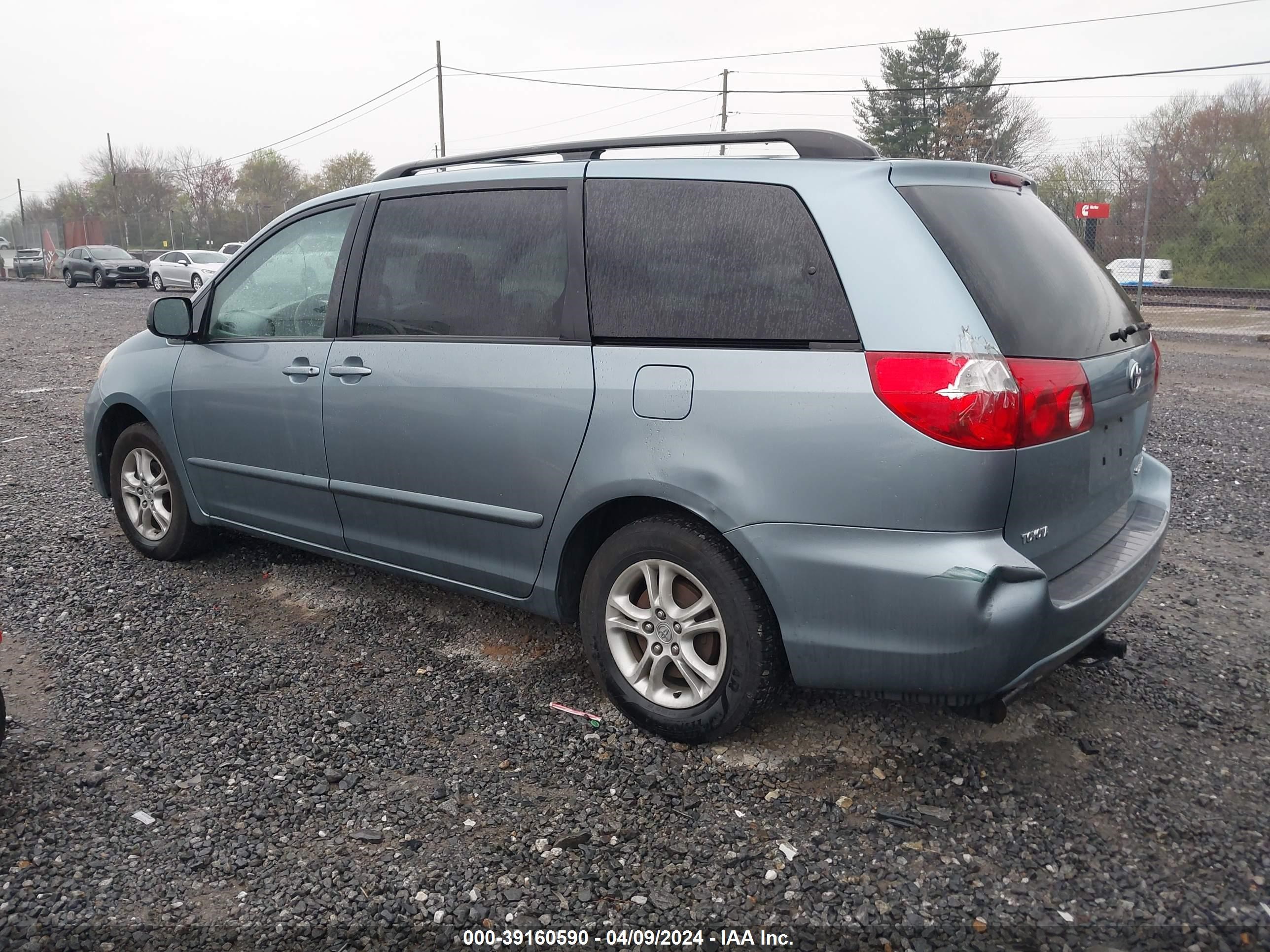 Photo 2 VIN: 5TDZK23C37S061546 - TOYOTA SIENNA 