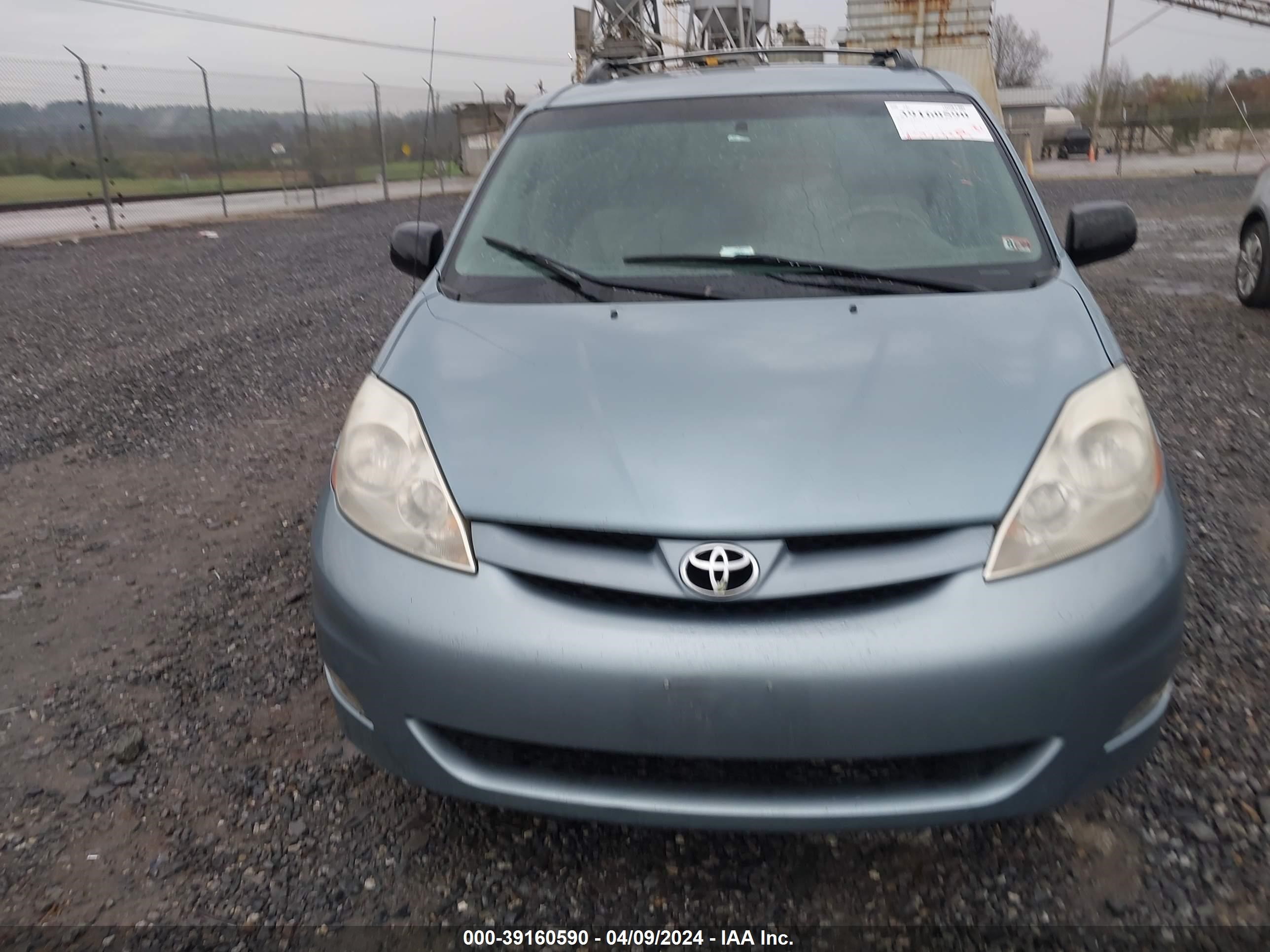 Photo 5 VIN: 5TDZK23C37S061546 - TOYOTA SIENNA 