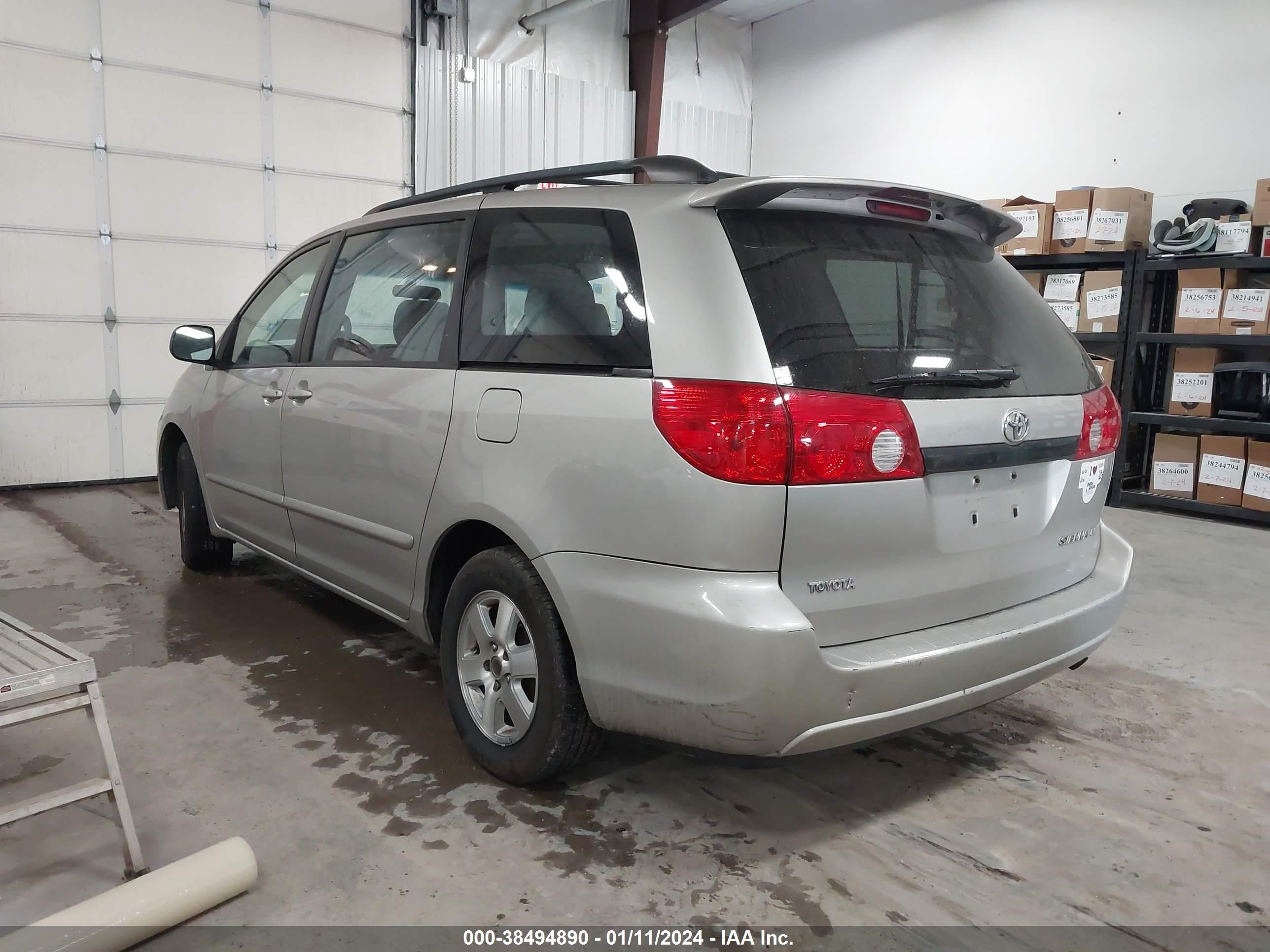 Photo 2 VIN: 5TDZK23C37S061661 - TOYOTA SIENNA 