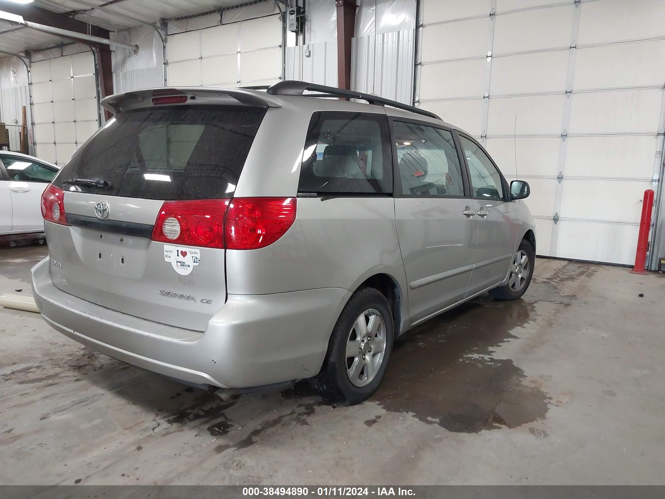 Photo 3 VIN: 5TDZK23C37S061661 - TOYOTA SIENNA 