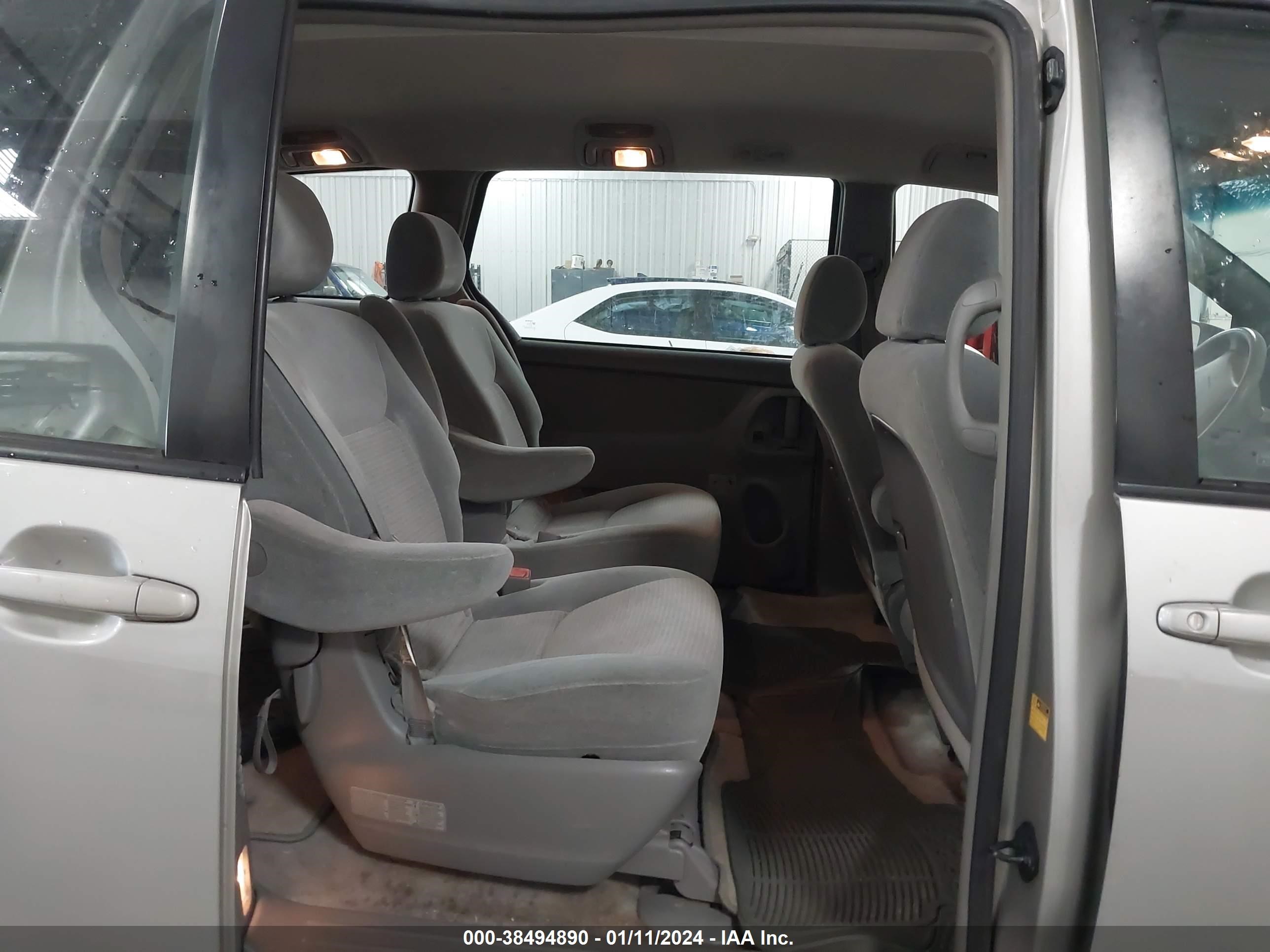 Photo 7 VIN: 5TDZK23C37S061661 - TOYOTA SIENNA 