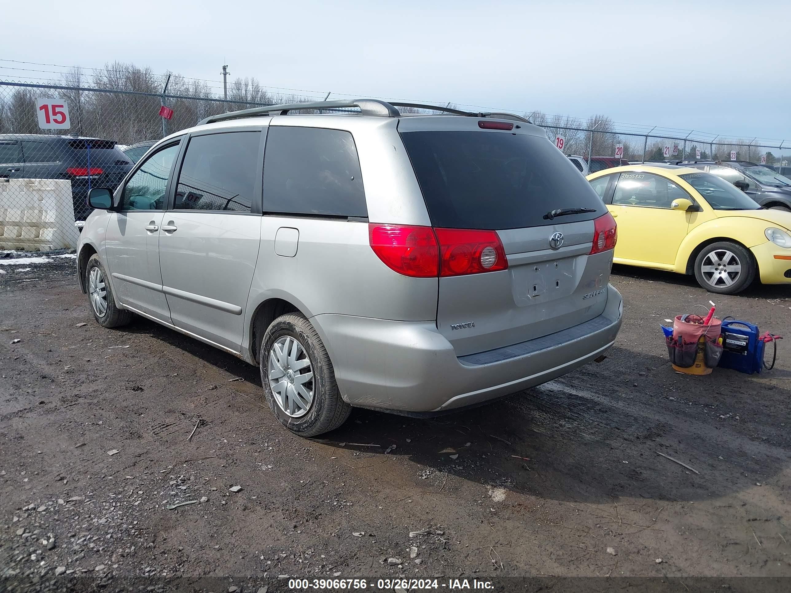 Photo 2 VIN: 5TDZK23C37S064673 - TOYOTA SIENNA 