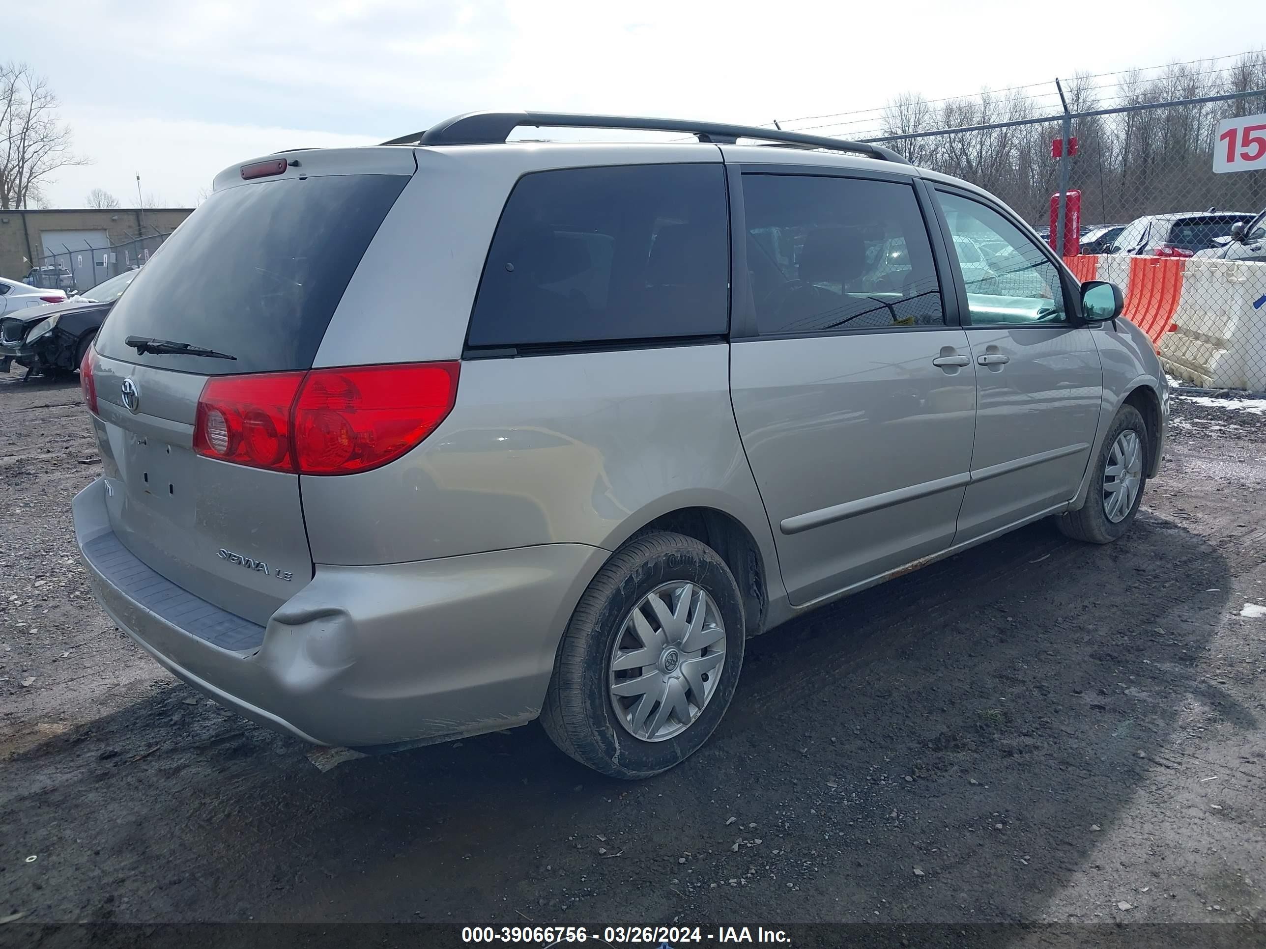 Photo 3 VIN: 5TDZK23C37S064673 - TOYOTA SIENNA 