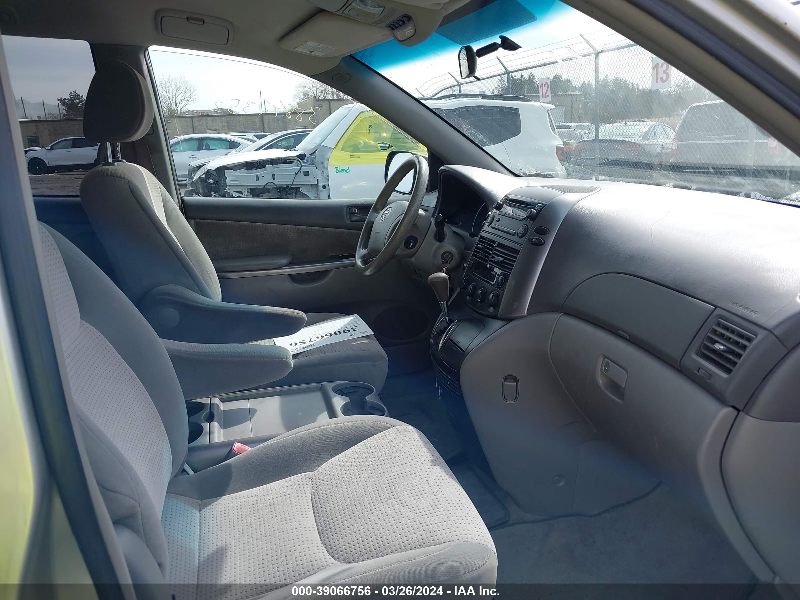 Photo 4 VIN: 5TDZK23C37S064673 - TOYOTA SIENNA 