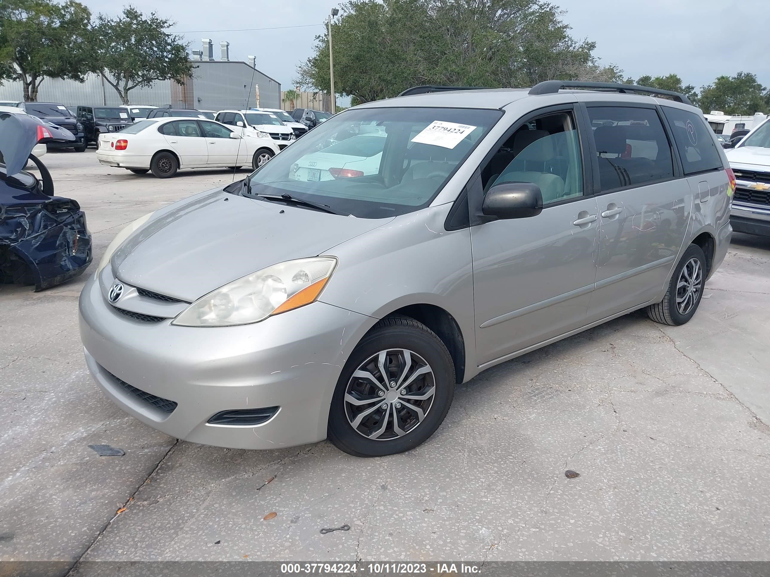 Photo 1 VIN: 5TDZK23C37S076824 - TOYOTA SIENNA 