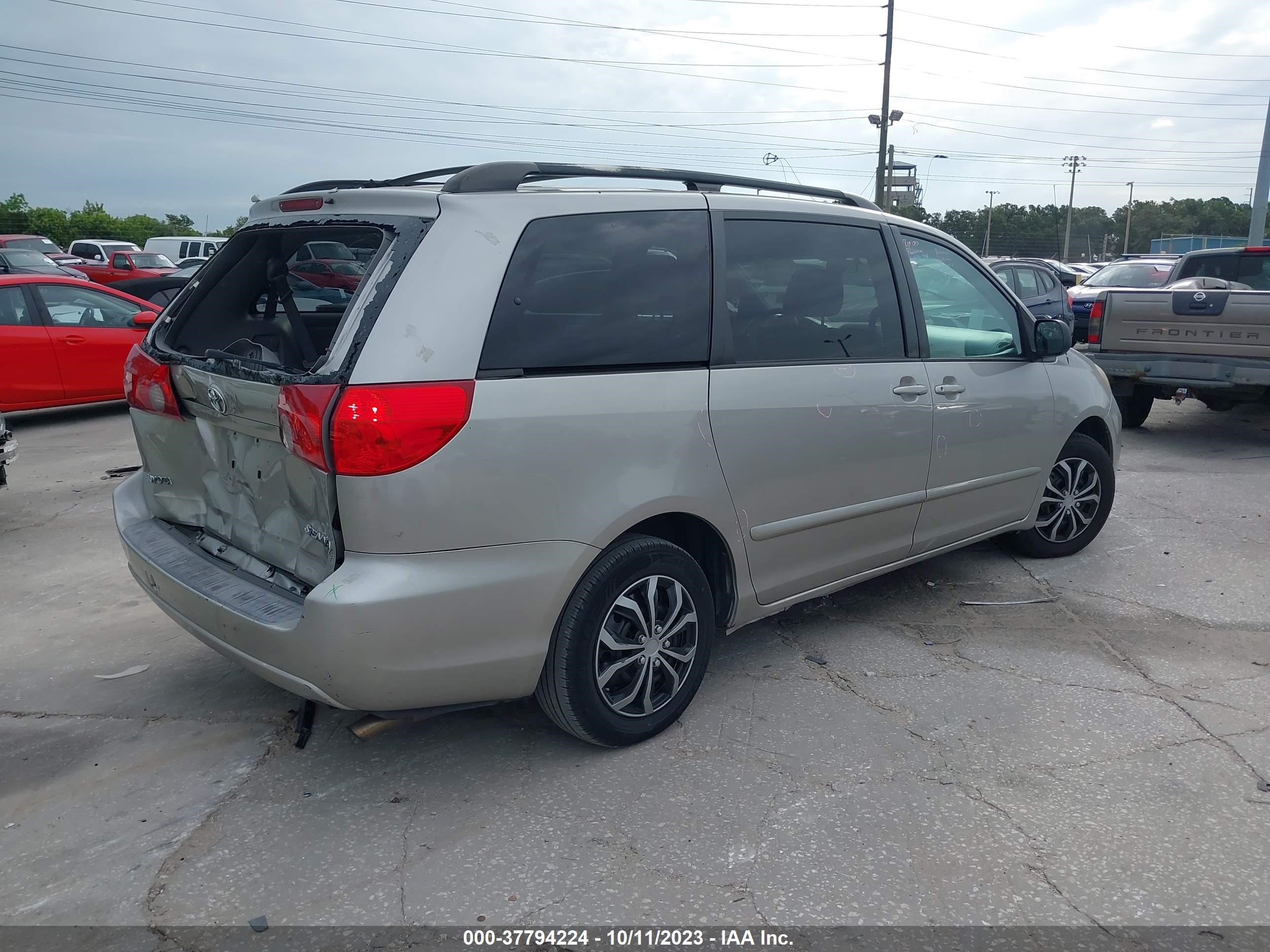 Photo 3 VIN: 5TDZK23C37S076824 - TOYOTA SIENNA 