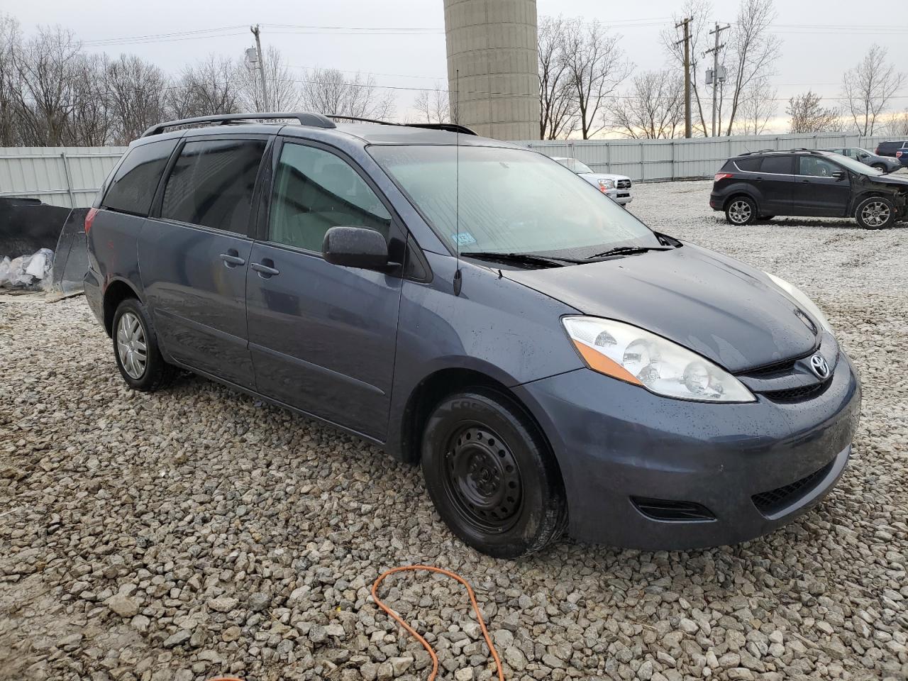 Photo 3 VIN: 5TDZK23C38S191618 - TOYOTA SIENNA 