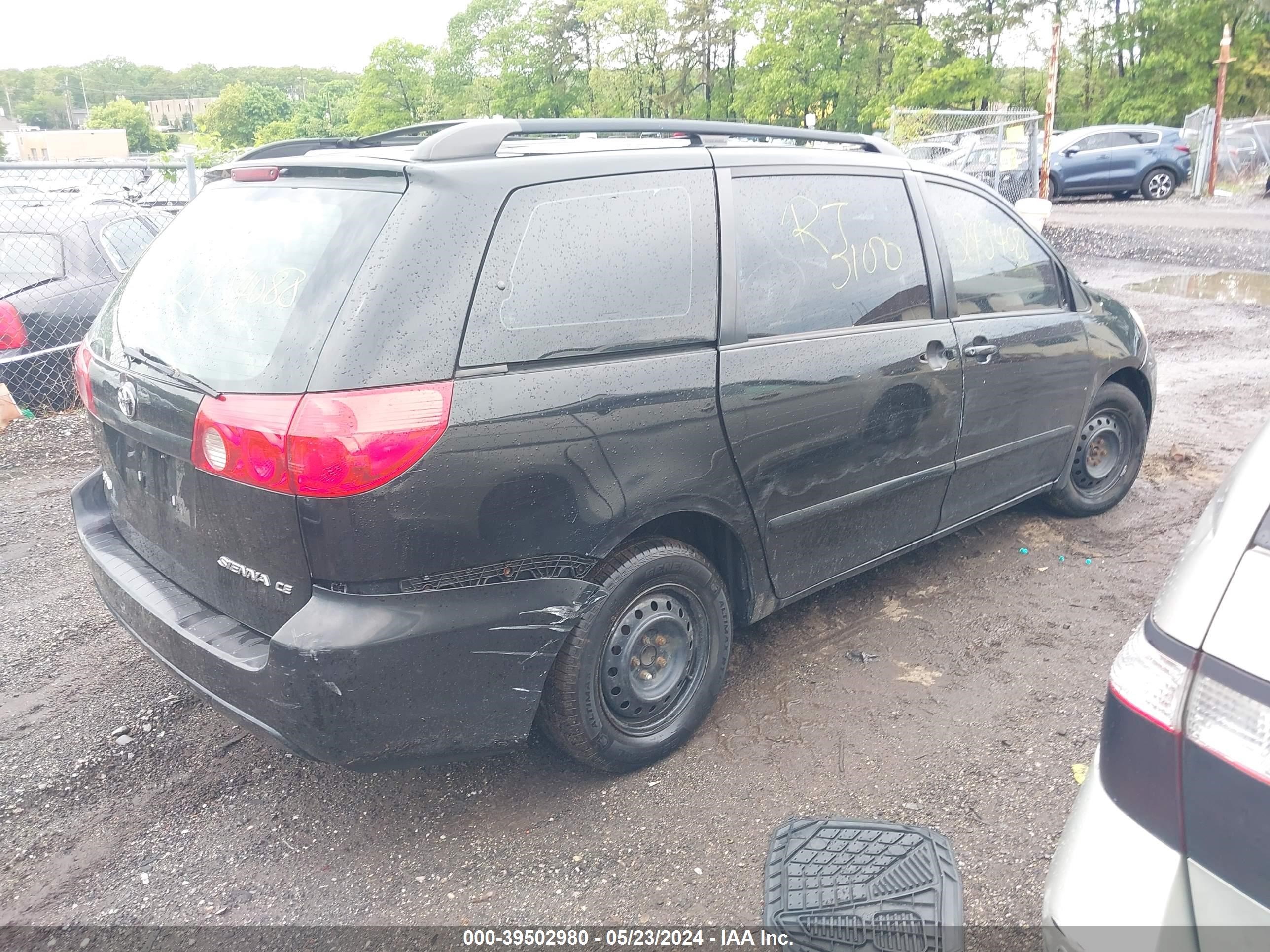 Photo 3 VIN: 5TDZK23C39S228393 - TOYOTA SIENNA 