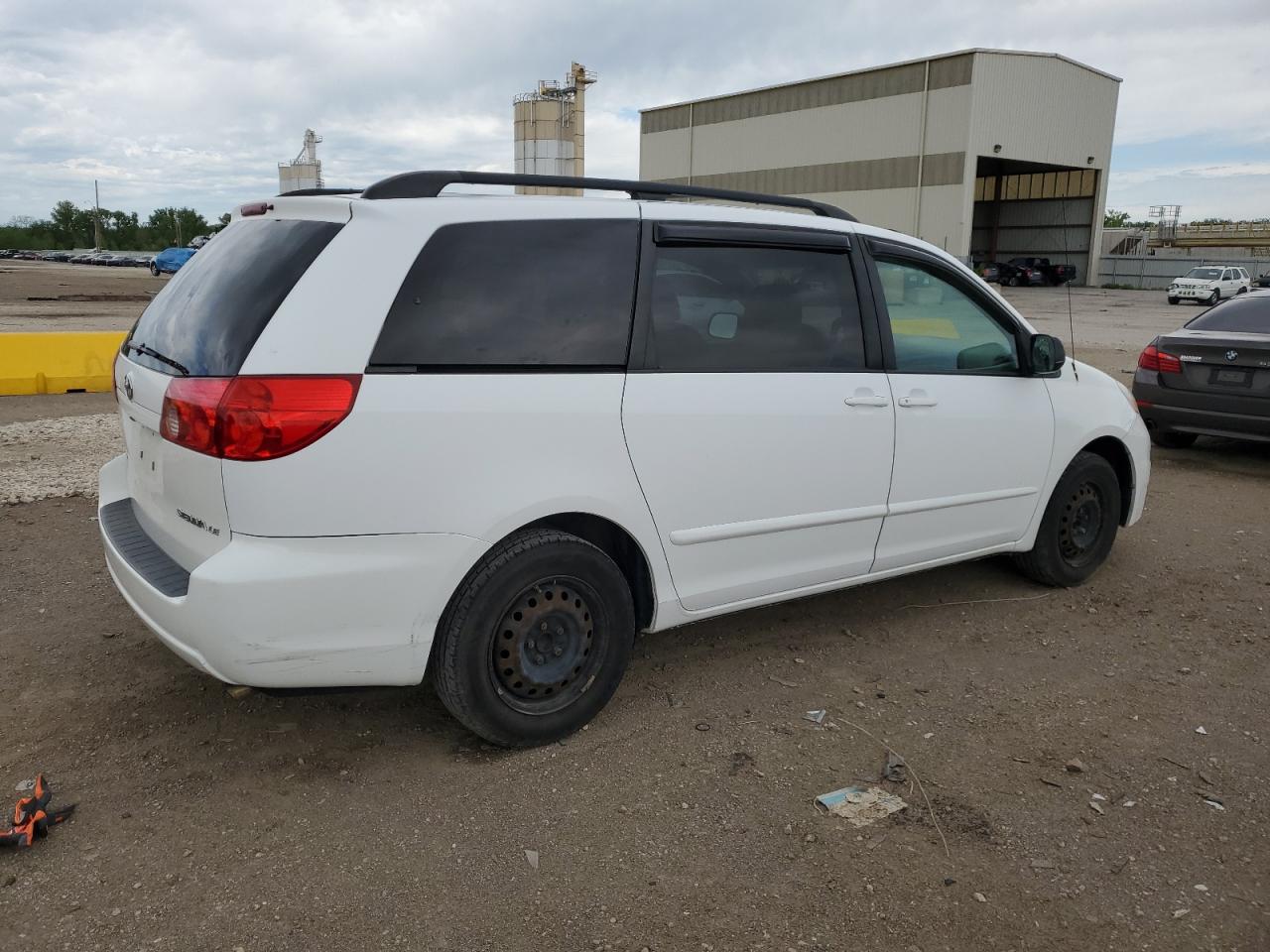 Photo 2 VIN: 5TDZK23C39S281160 - TOYOTA SIENNA 