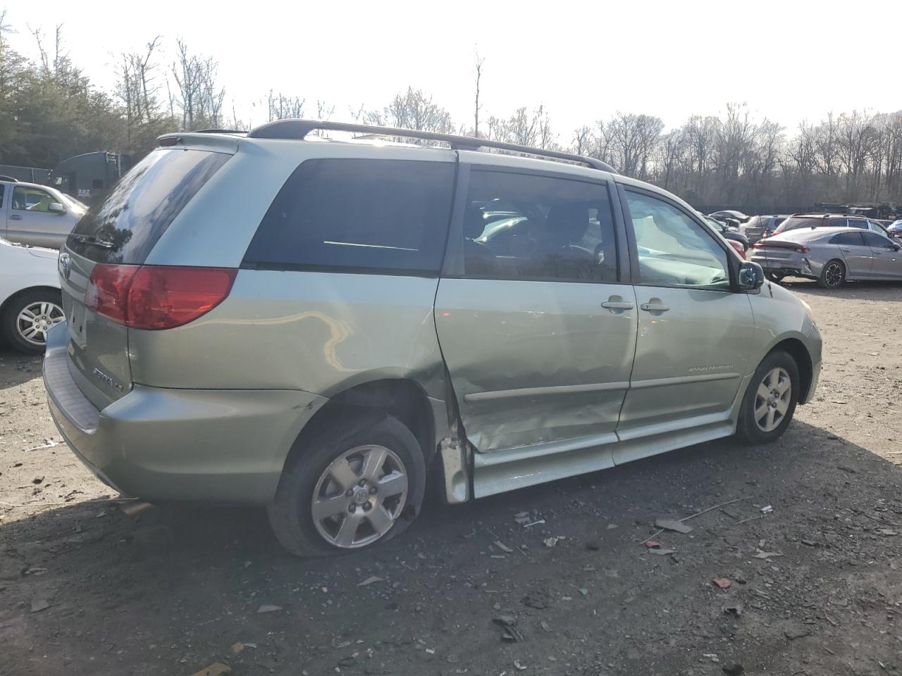 Photo 2 VIN: 5TDZK23C47S000786 - TOYOTA SIENNA 