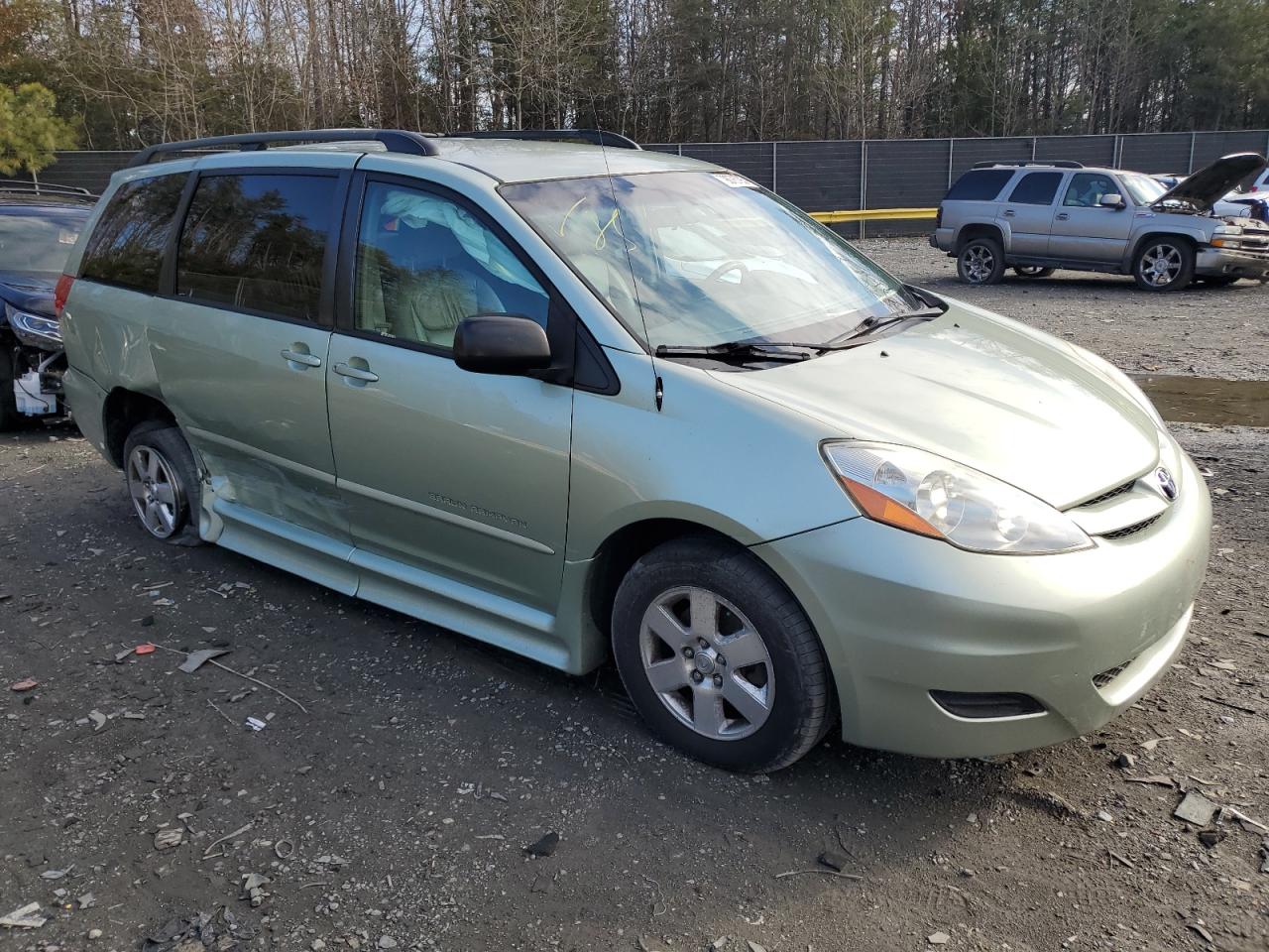 Photo 3 VIN: 5TDZK23C47S000786 - TOYOTA SIENNA 