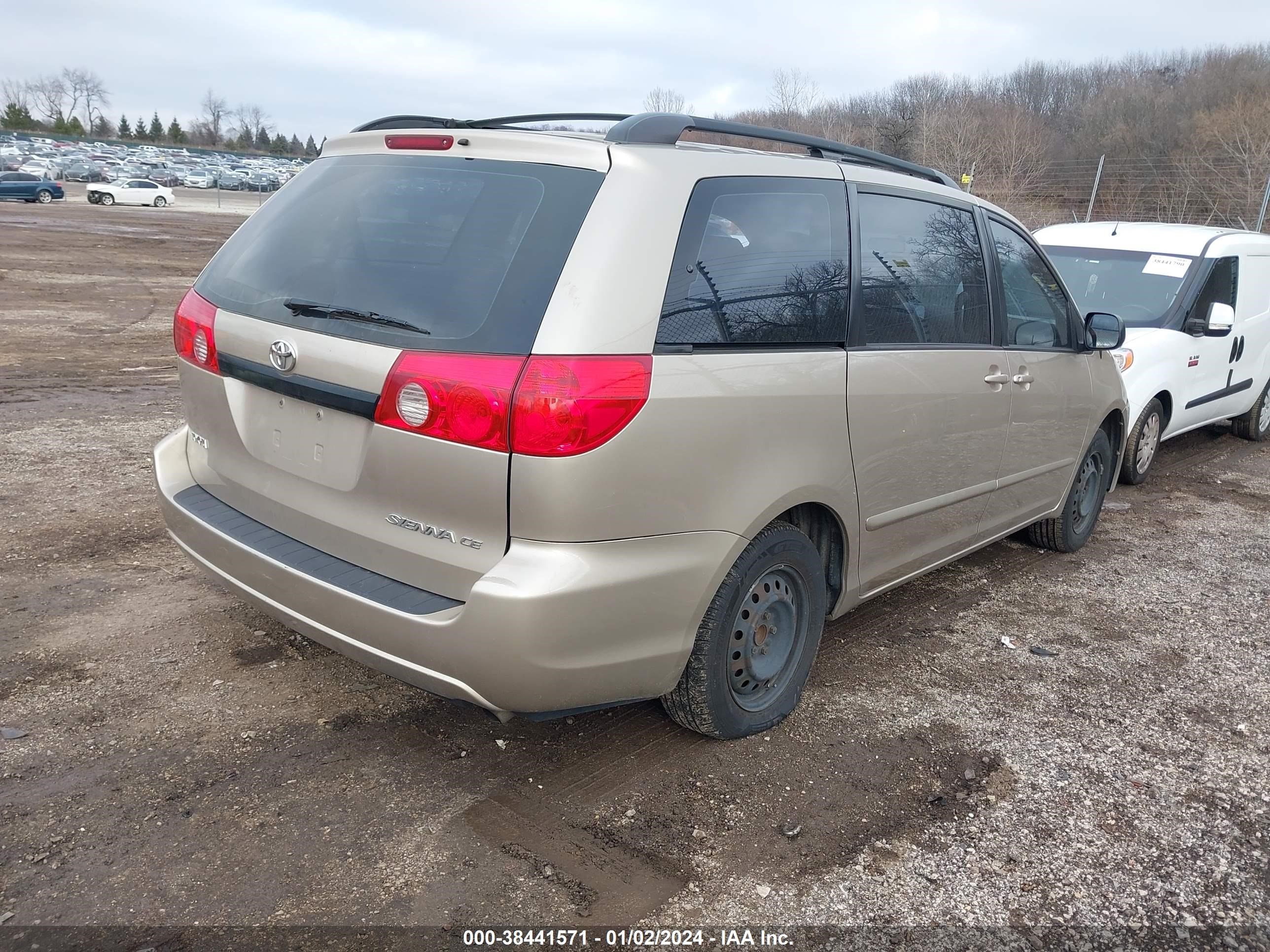 Photo 3 VIN: 5TDZK23C47S051608 - TOYOTA SIENNA 