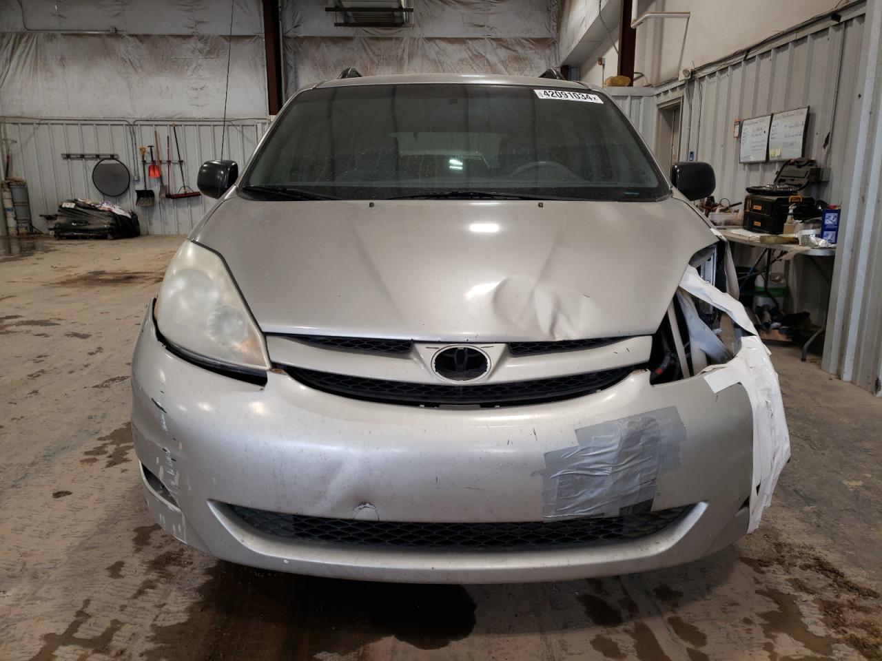 Photo 4 VIN: 5TDZK23C47S063905 - TOYOTA SIENNA 