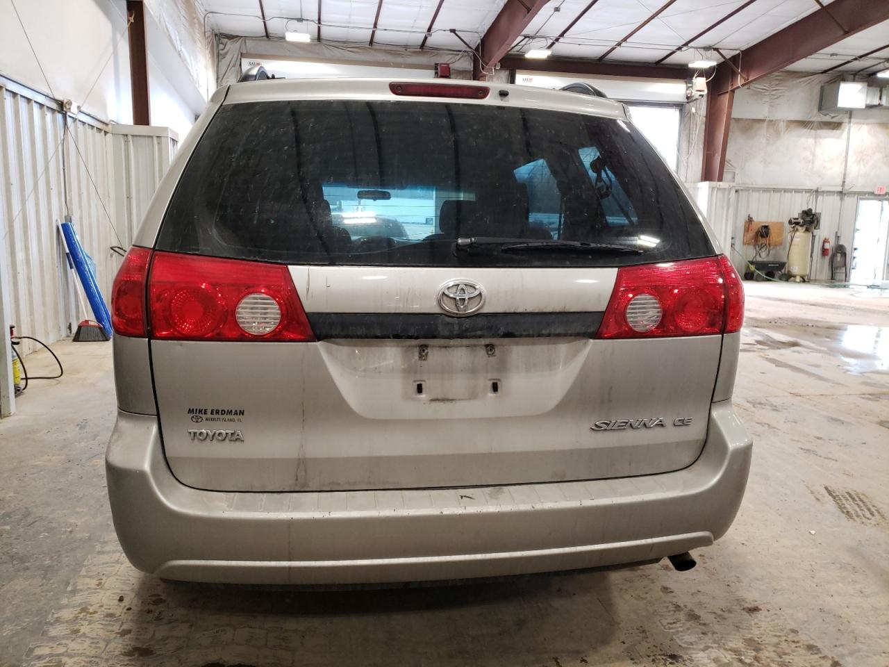 Photo 5 VIN: 5TDZK23C47S063905 - TOYOTA SIENNA 