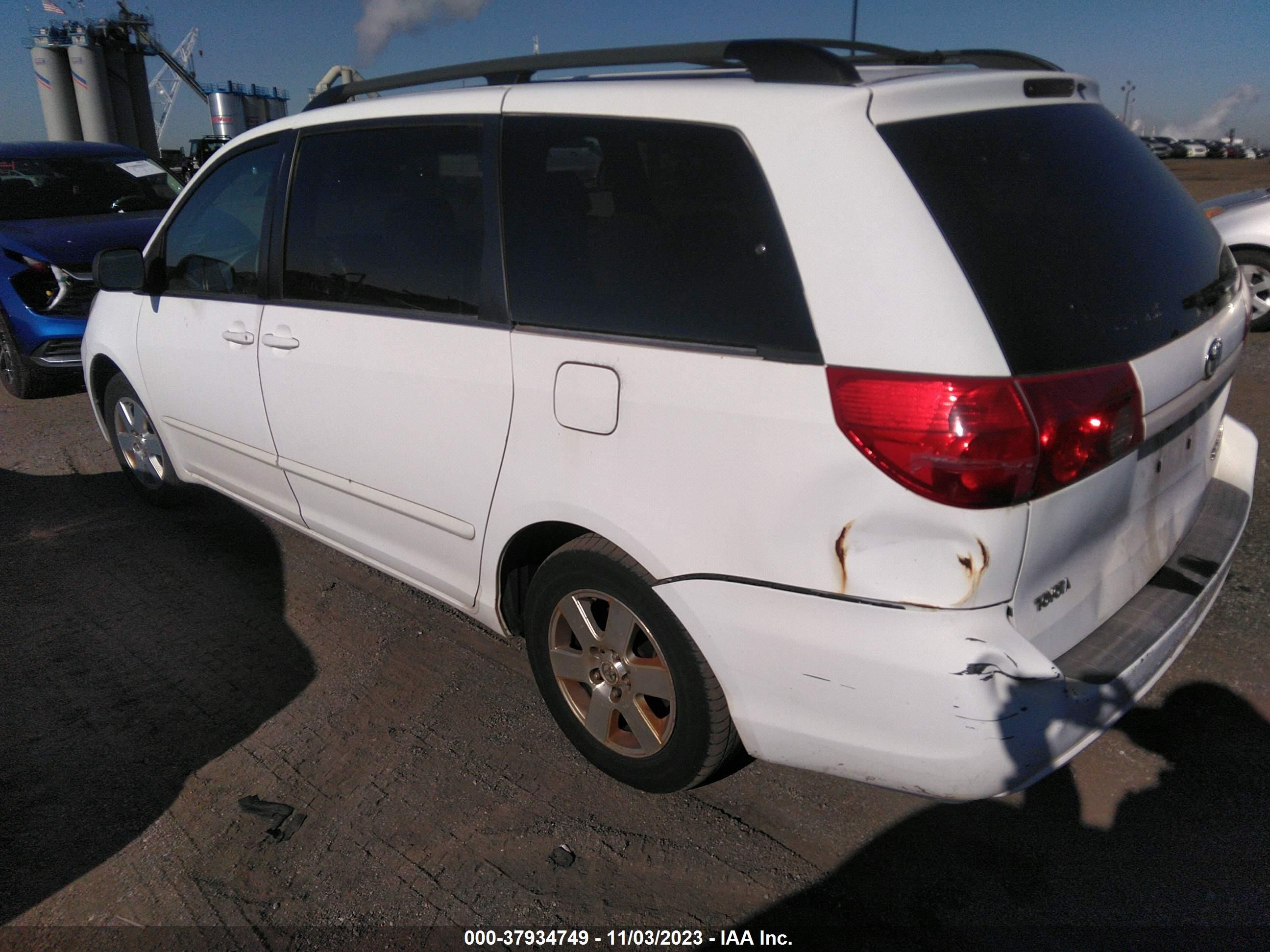 Photo 3 VIN: 5TDZK23C47S085340 - TOYOTA SIENNA 