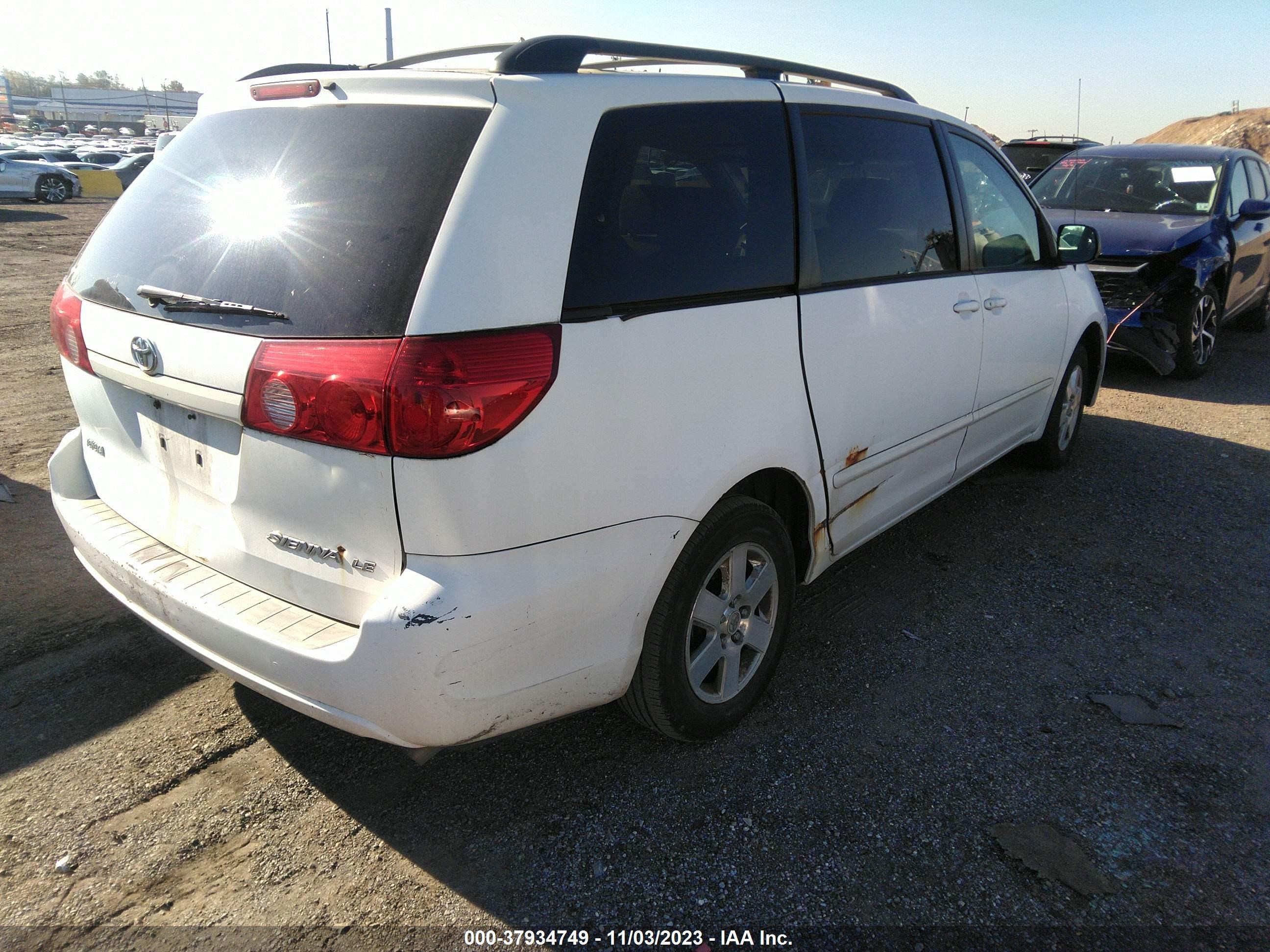 Photo 4 VIN: 5TDZK23C47S085340 - TOYOTA SIENNA 