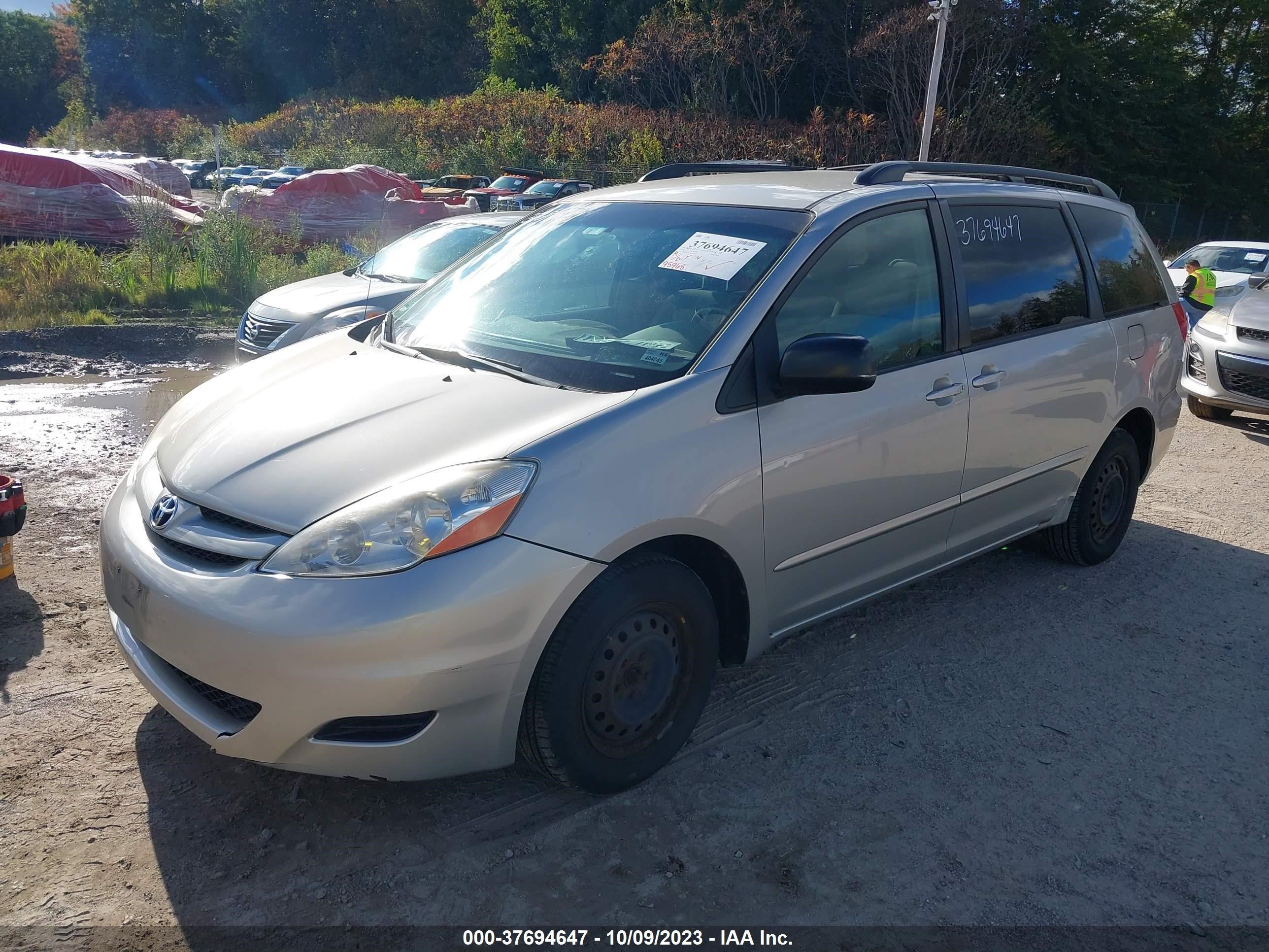 Photo 1 VIN: 5TDZK23C48S116460 - TOYOTA SIENNA 