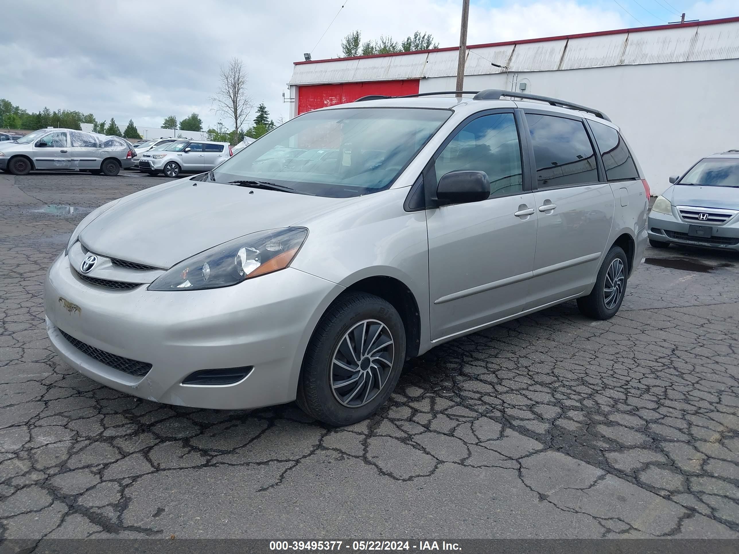 Photo 1 VIN: 5TDZK23C48S144663 - TOYOTA SIENNA 