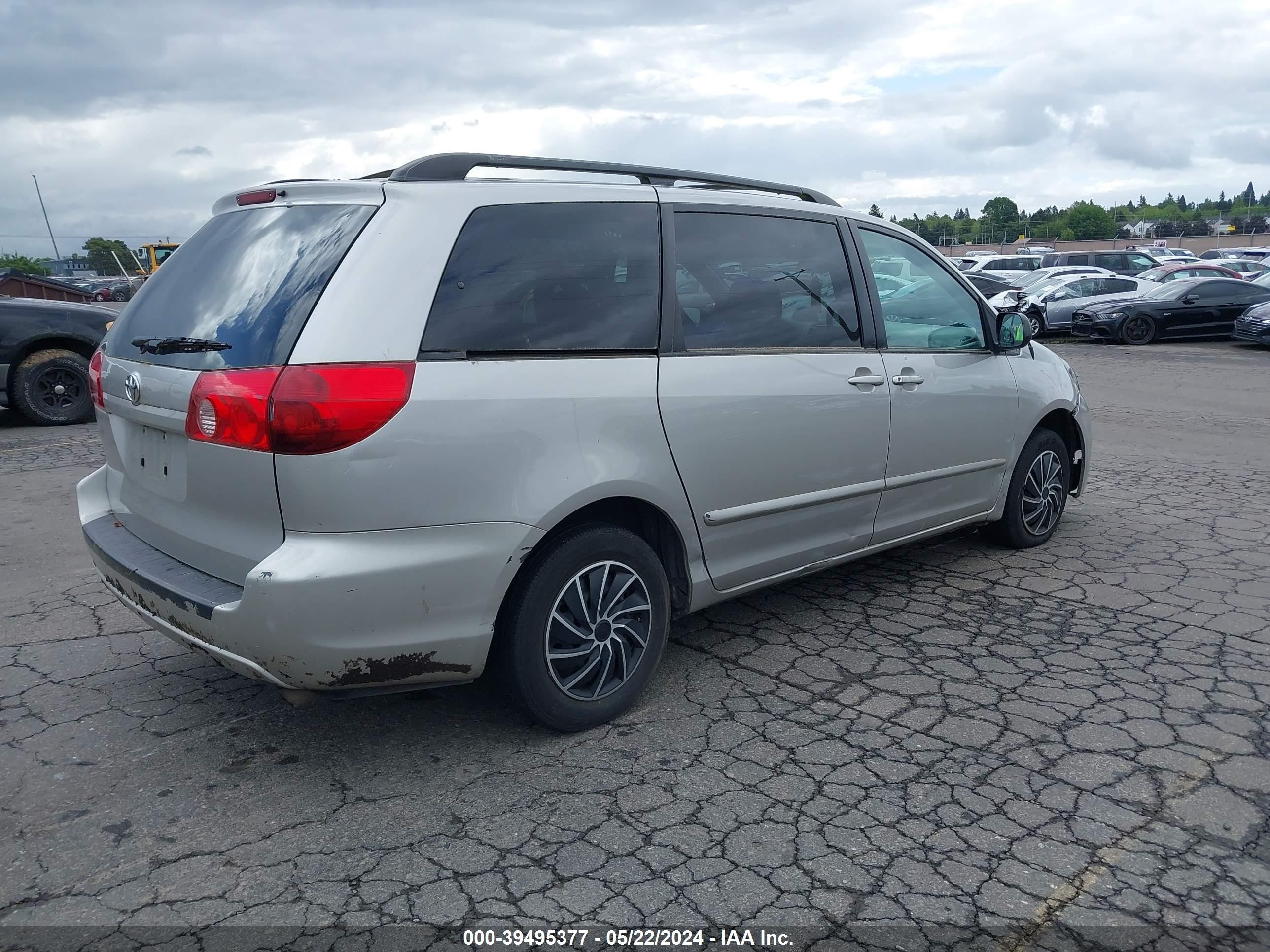 Photo 3 VIN: 5TDZK23C48S144663 - TOYOTA SIENNA 