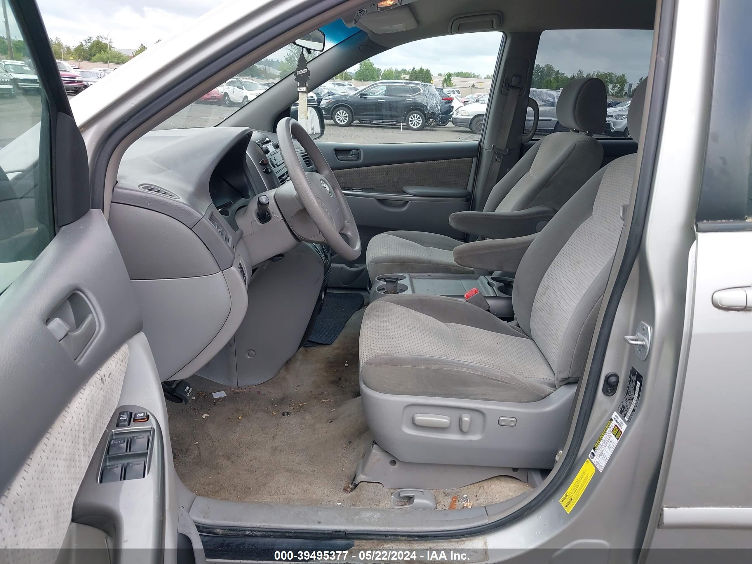 Photo 4 VIN: 5TDZK23C48S144663 - TOYOTA SIENNA 