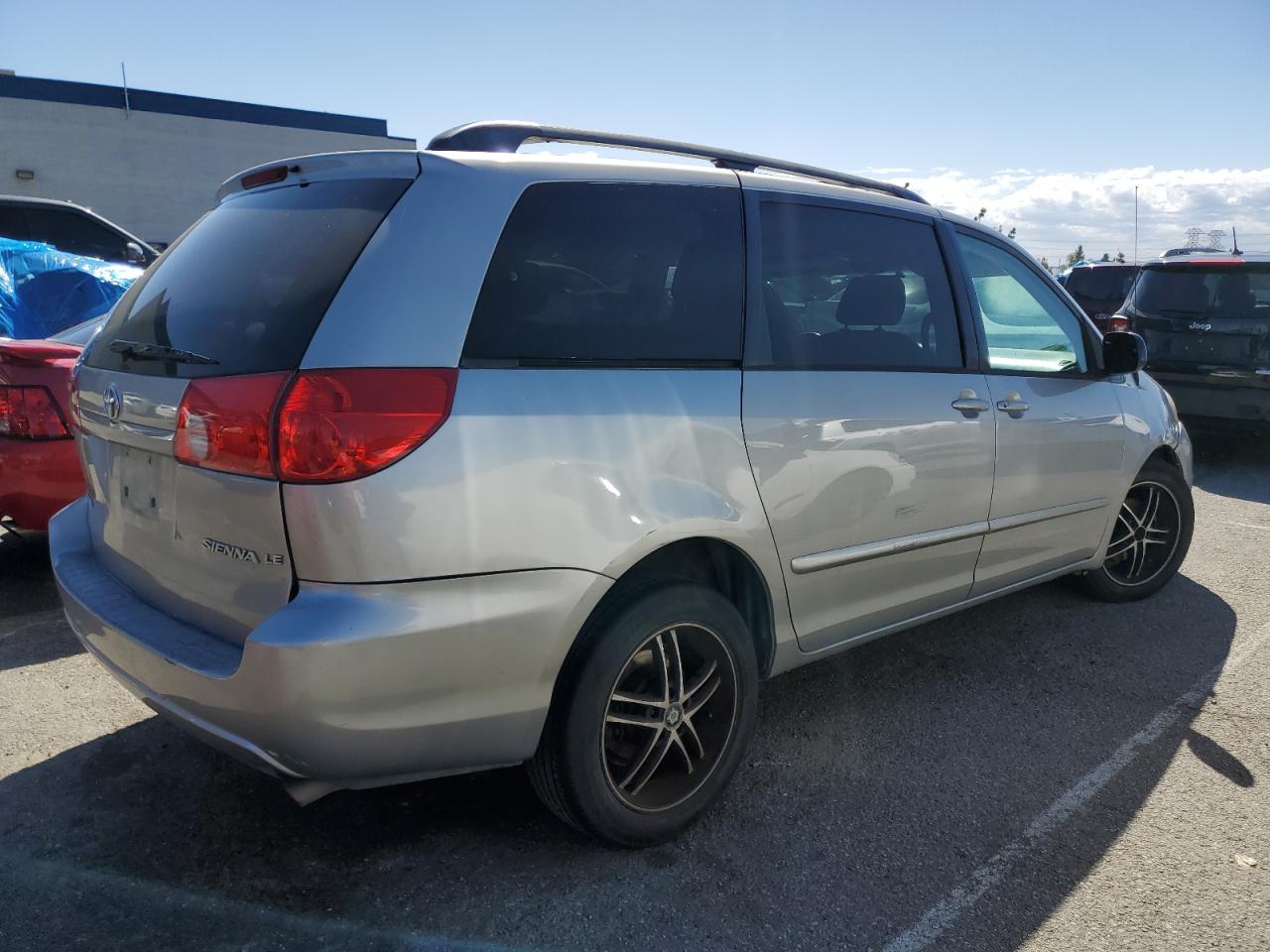 Photo 2 VIN: 5TDZK23C48S194818 - TOYOTA SIENNA 