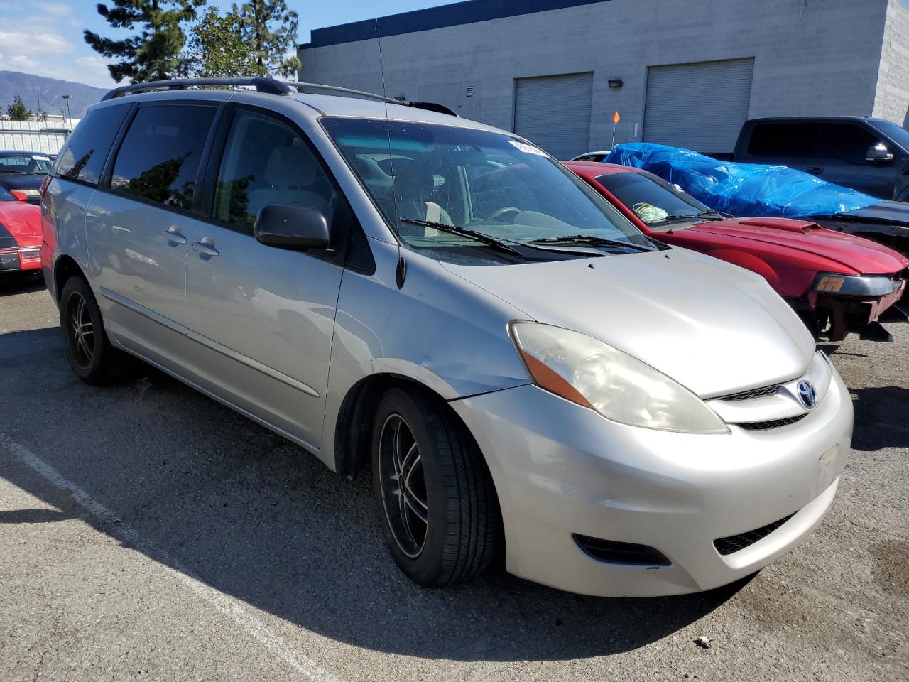 Photo 3 VIN: 5TDZK23C48S194818 - TOYOTA SIENNA 