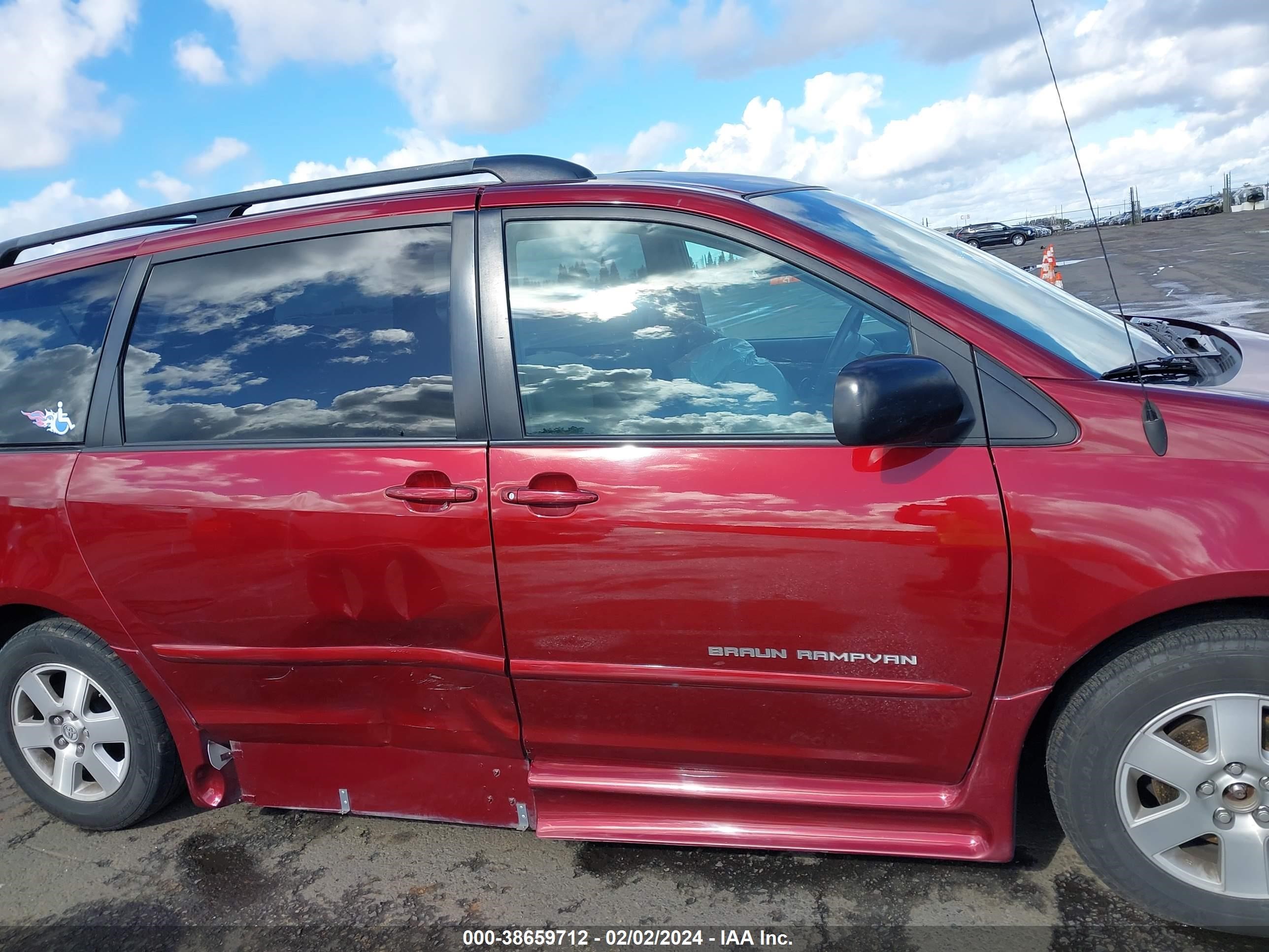 Photo 12 VIN: 5TDZK23C49S244277 - TOYOTA SIENNA 