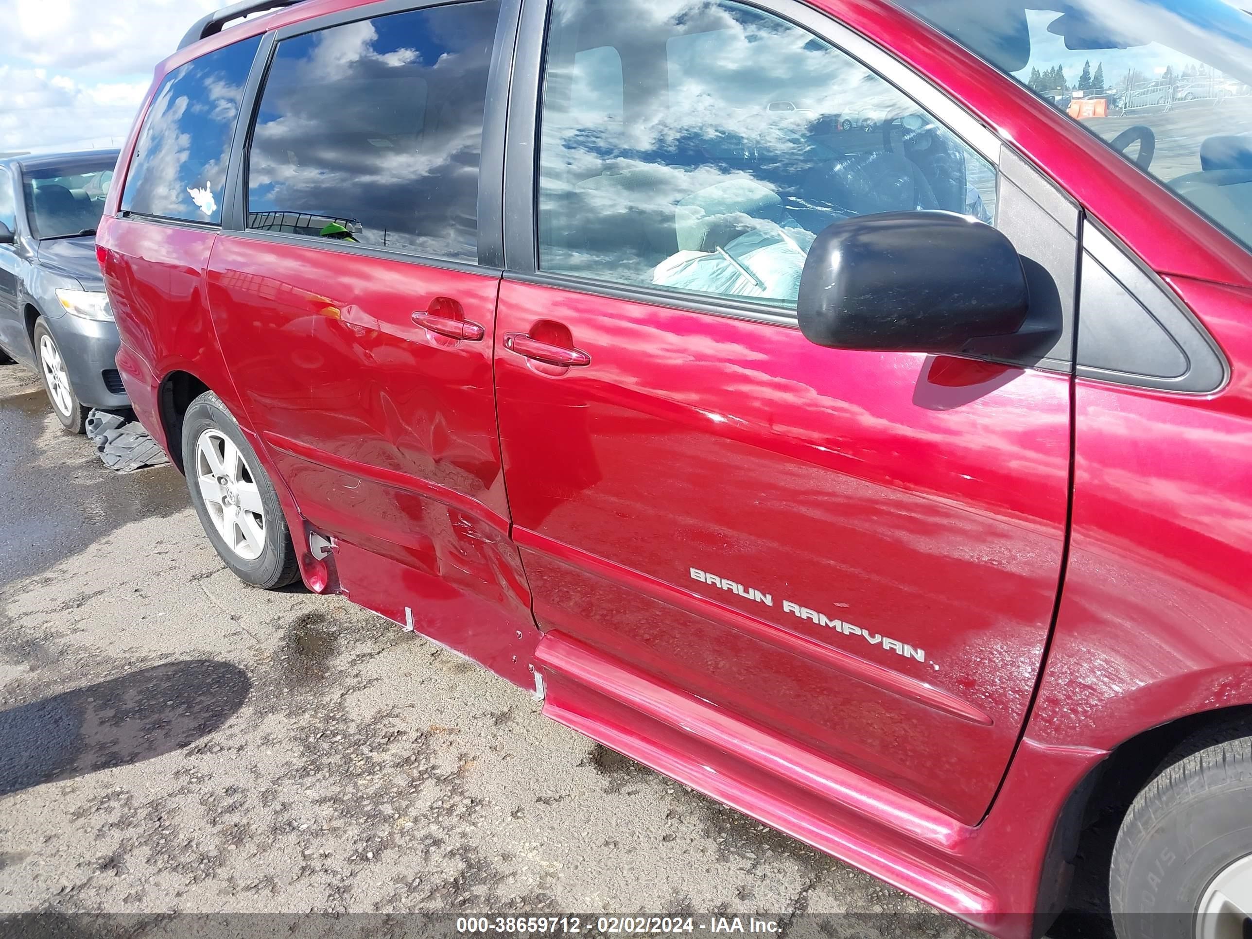 Photo 5 VIN: 5TDZK23C49S244277 - TOYOTA SIENNA 