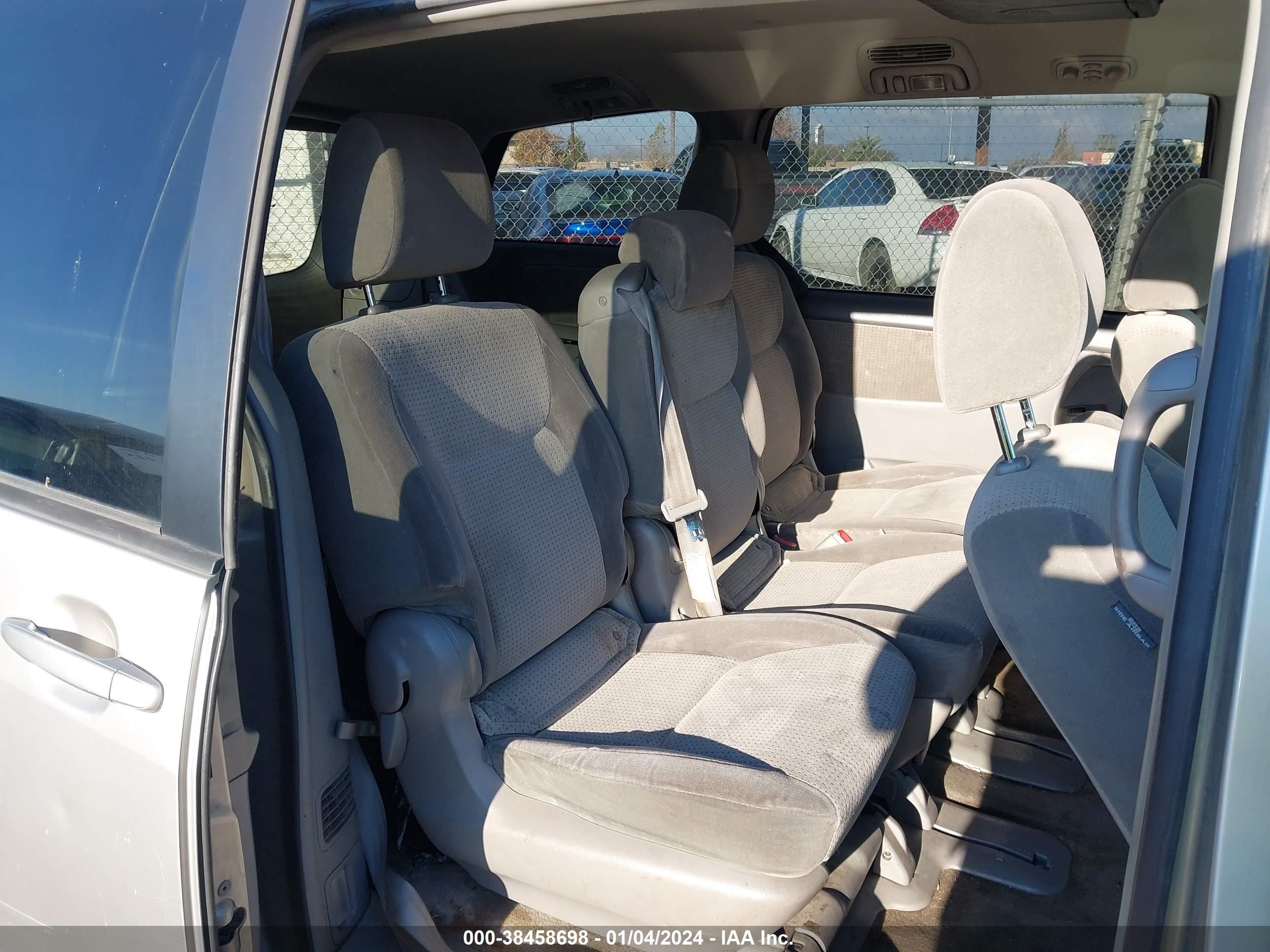 Photo 7 VIN: 5TDZK23C49S253187 - TOYOTA SIENNA 