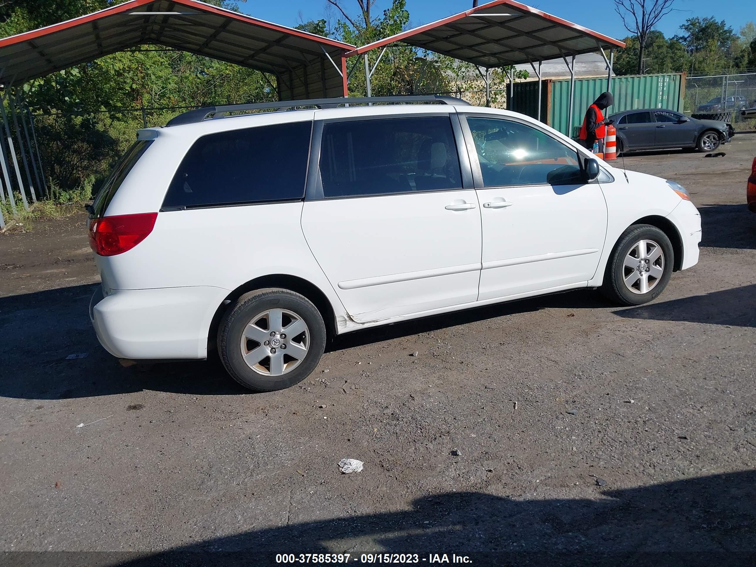 Photo 3 VIN: 5TDZK23C49S272595 - TOYOTA SIENNA 