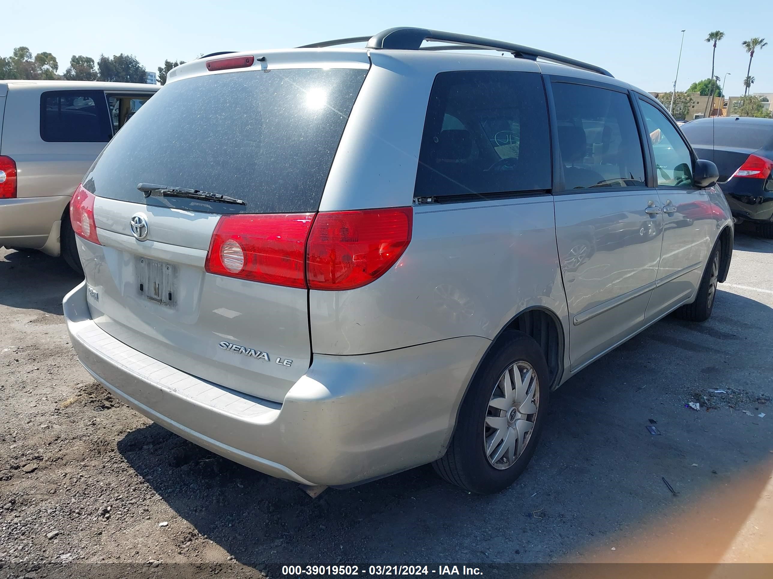 Photo 3 VIN: 5TDZK23C57S010002 - TOYOTA SIENNA 