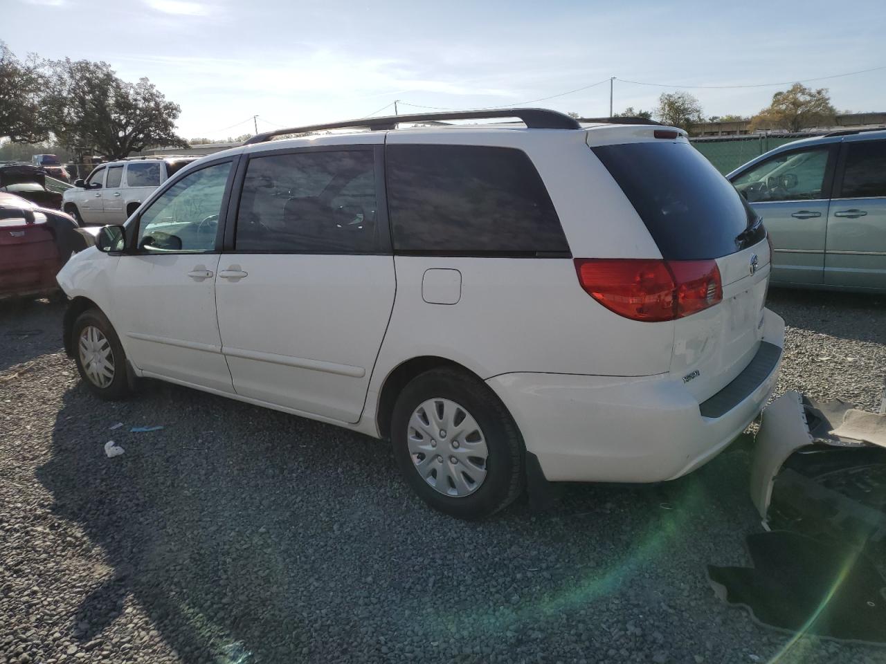 Photo 1 VIN: 5TDZK23C57S011697 - TOYOTA SIENNA 