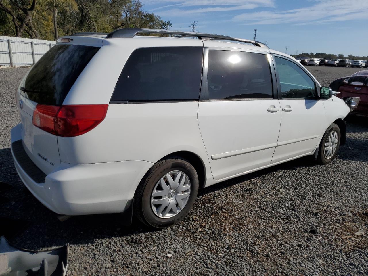 Photo 2 VIN: 5TDZK23C57S011697 - TOYOTA SIENNA 