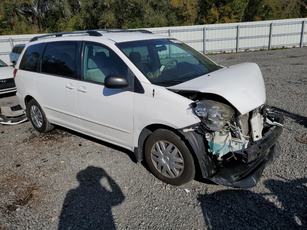 Photo 3 VIN: 5TDZK23C57S011697 - TOYOTA SIENNA 