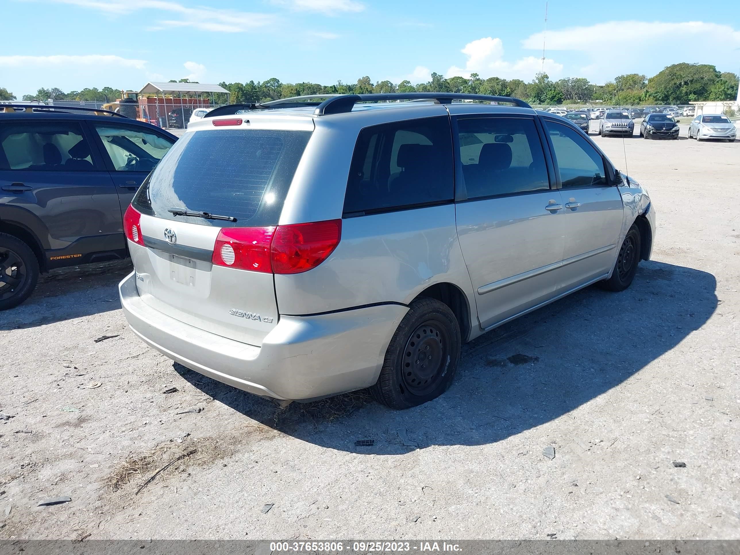 Photo 3 VIN: 5TDZK23C57S014955 - TOYOTA SIENNA 